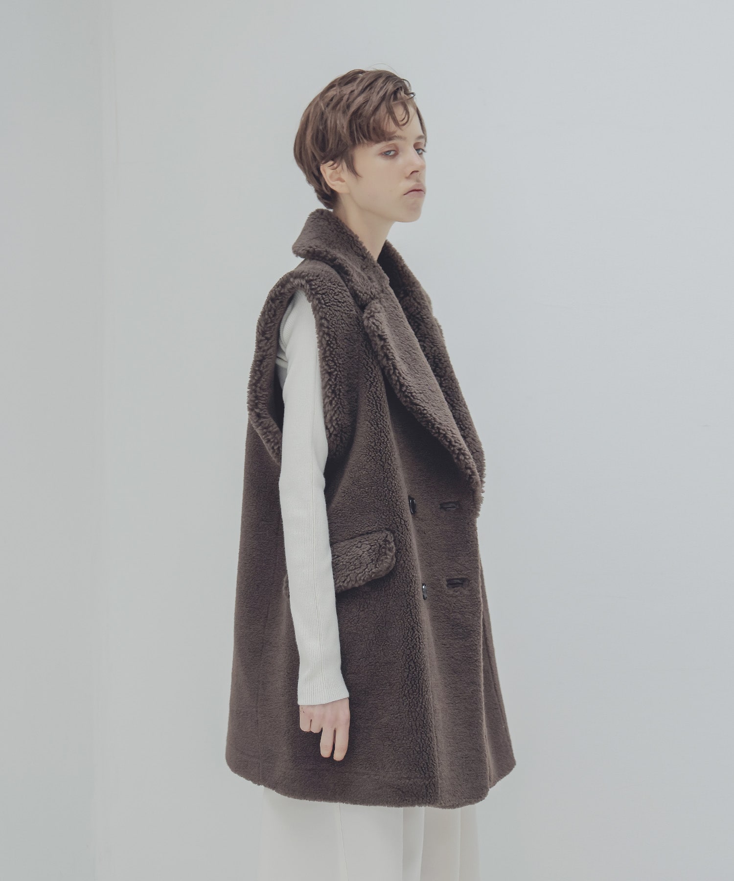 ＜VENIT ＞wool polyester boa gilet