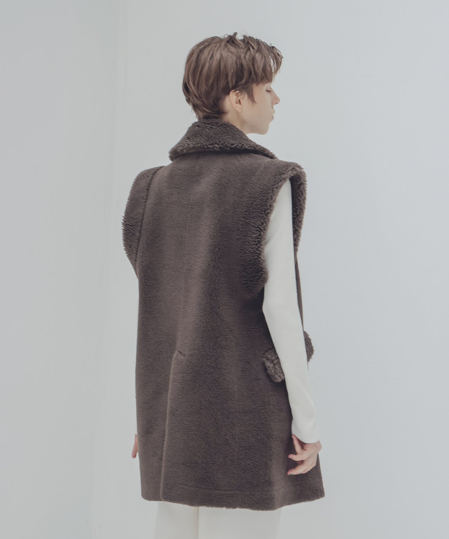 ＜VENIT ＞wool polyester boa gilet