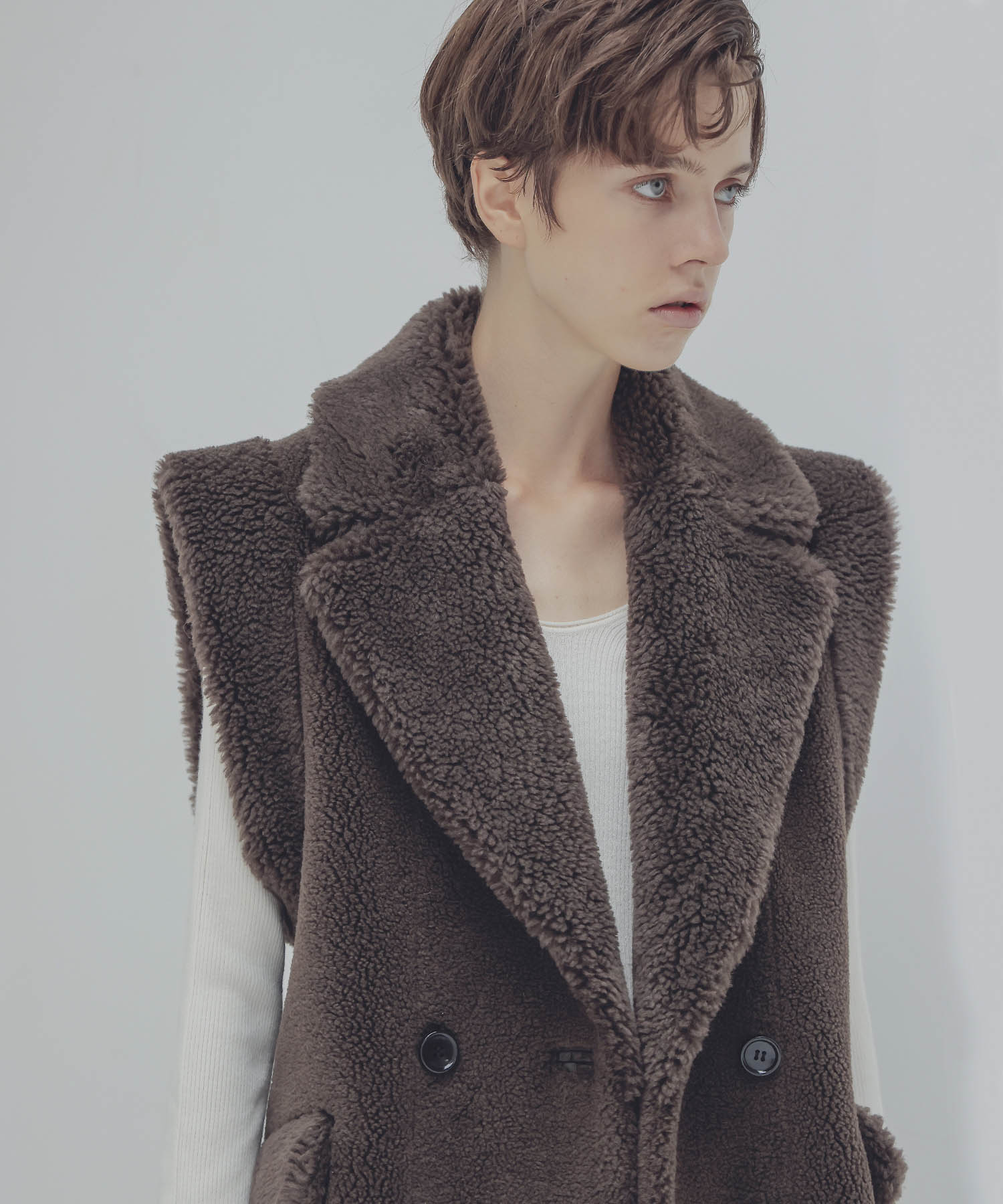 ＜VENIT ＞wool polyester boa gilet