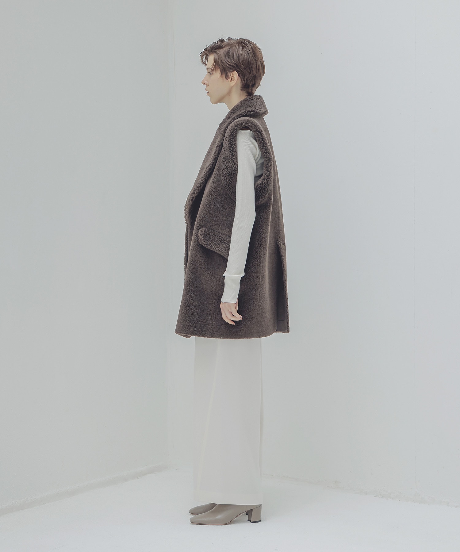 ＜VENIT ＞wool polyester boa gilet