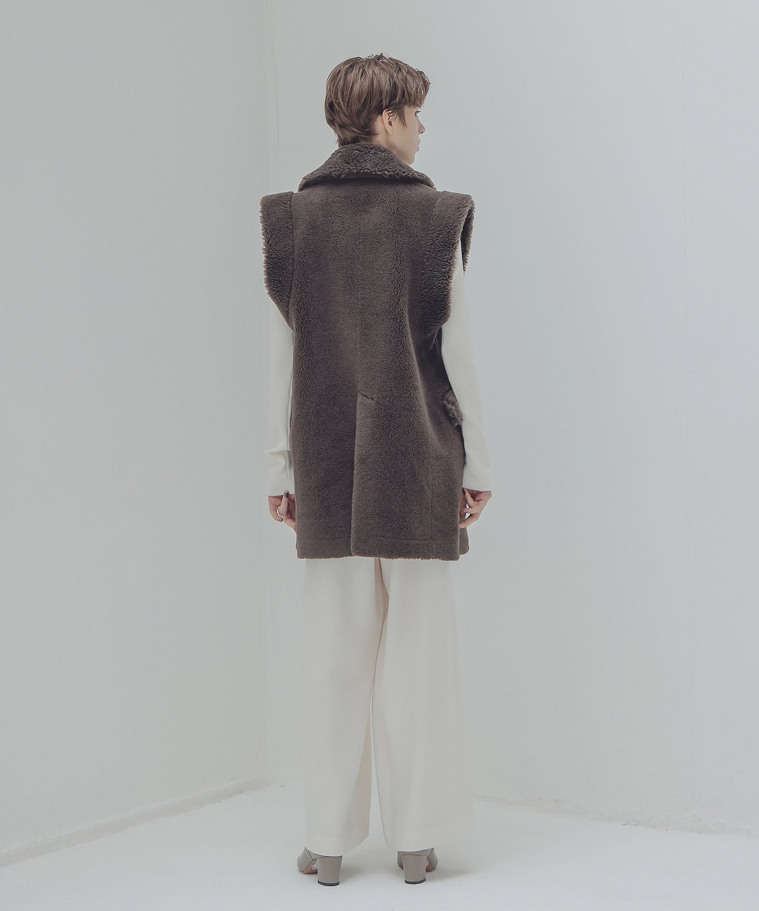 ＜VENIT ＞wool polyester boa gilet