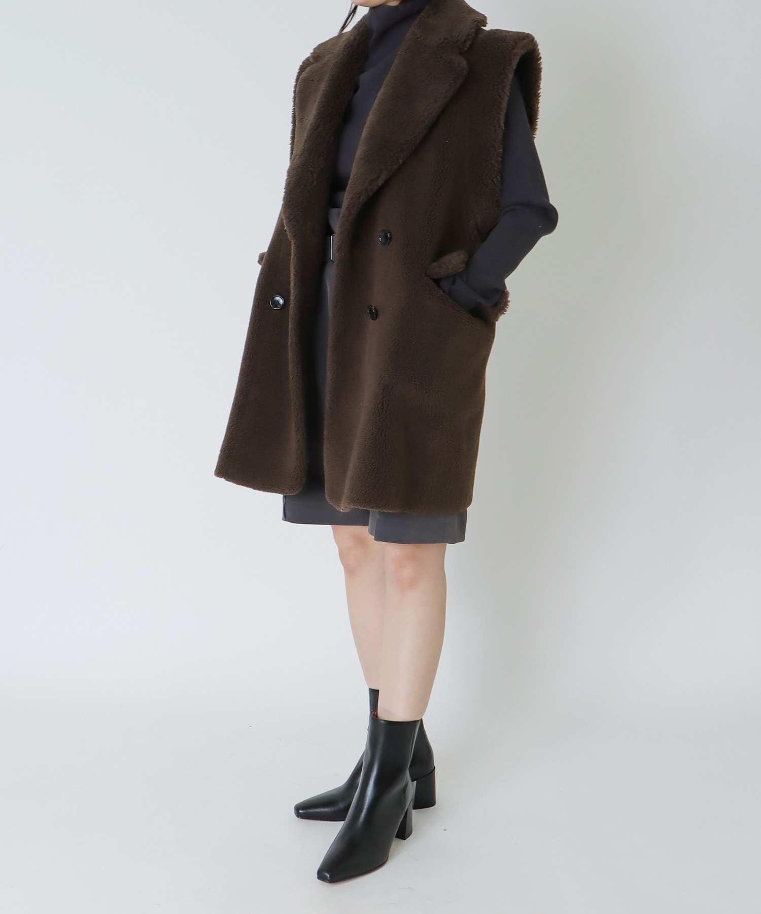 ＜VENIT ＞wool polyester boa gilet