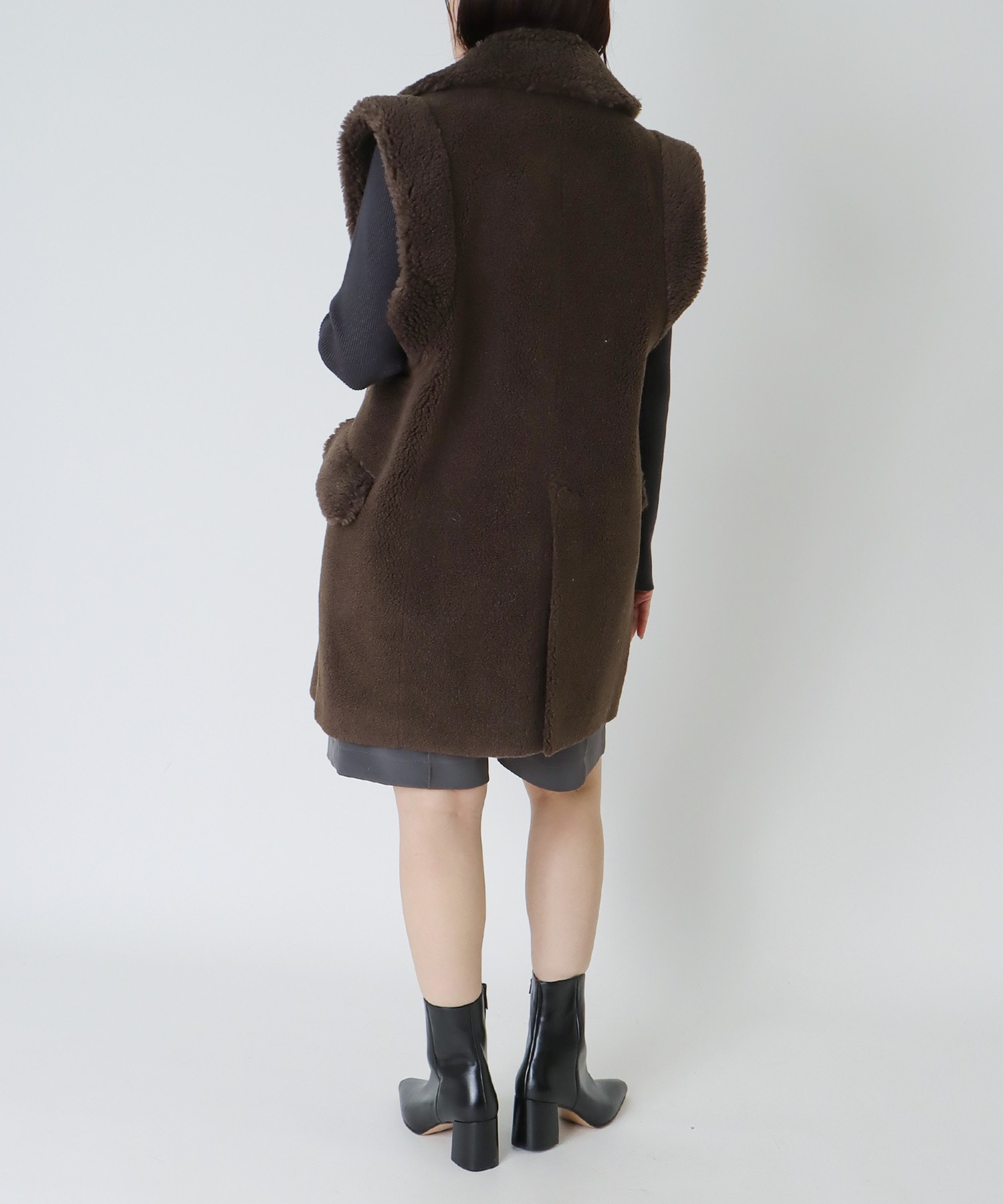 ＜VENIT ＞wool polyester boa gilet