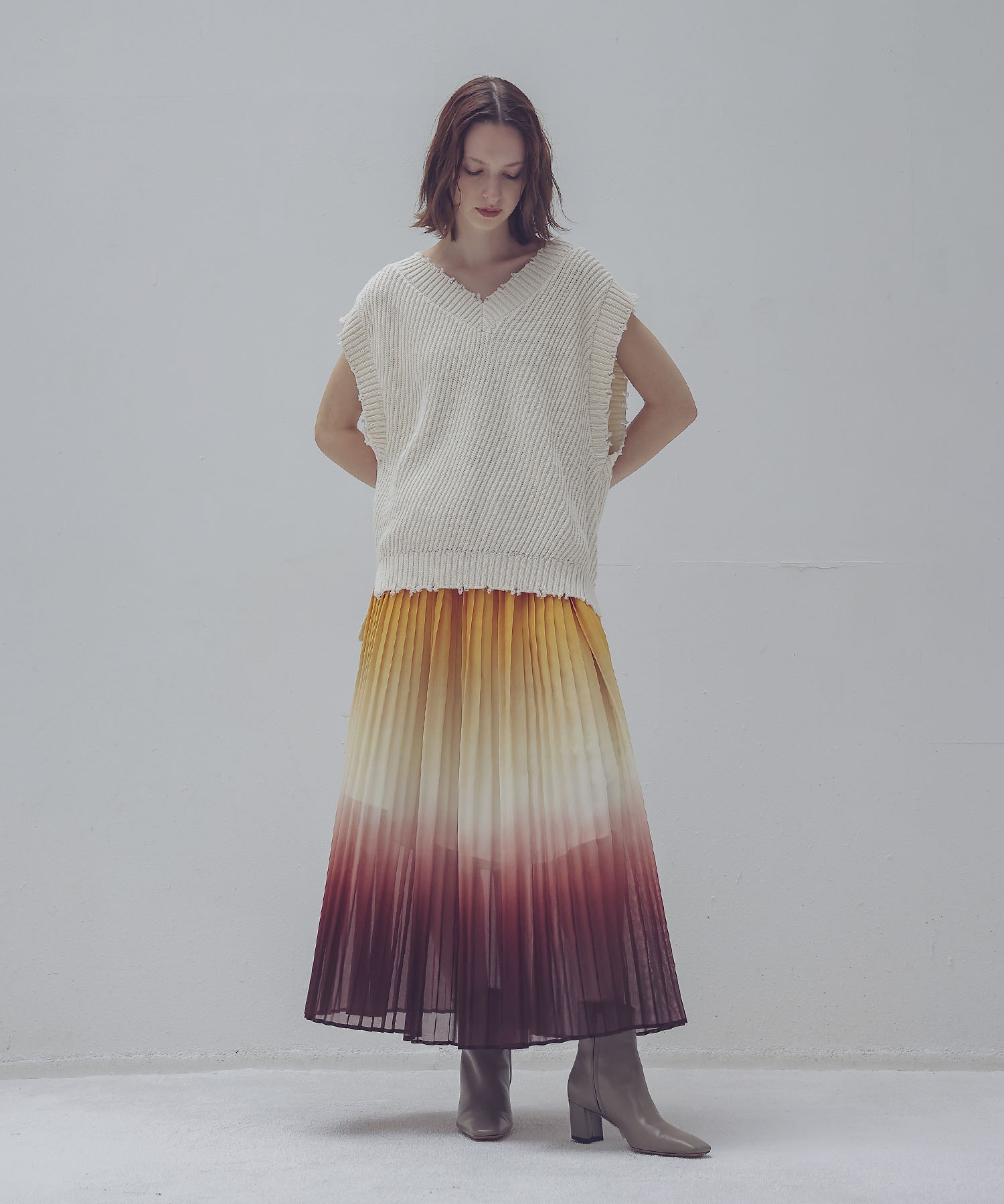 STUMBLY＞Pleated Maxi Flare Skirt | AND ON JIONE STORE（アンドオン 