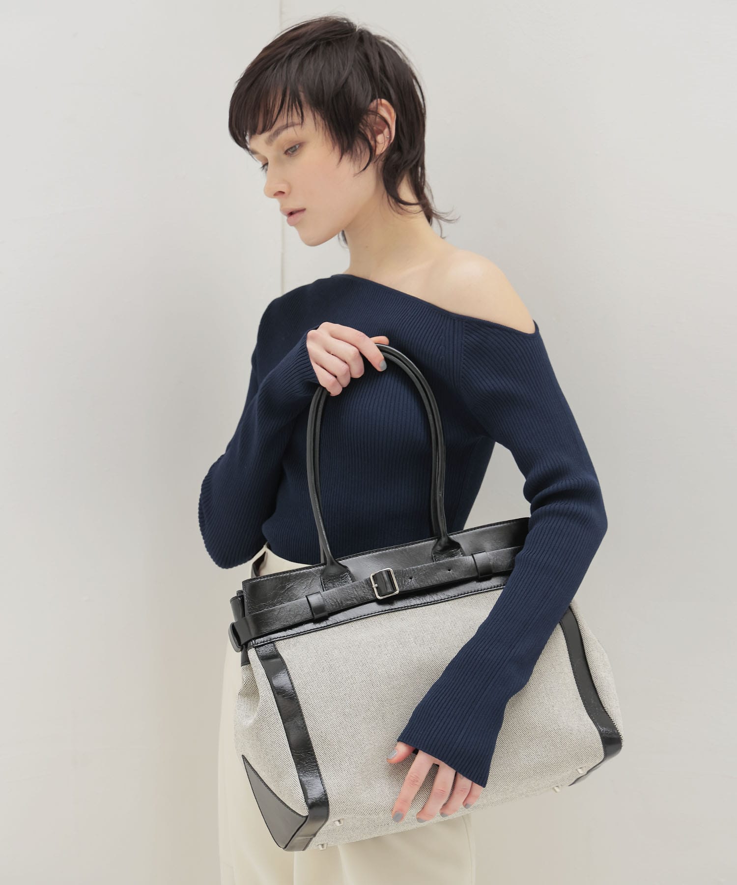 ＜CHRISTIAN VILLA＞canvas×leather belted bag