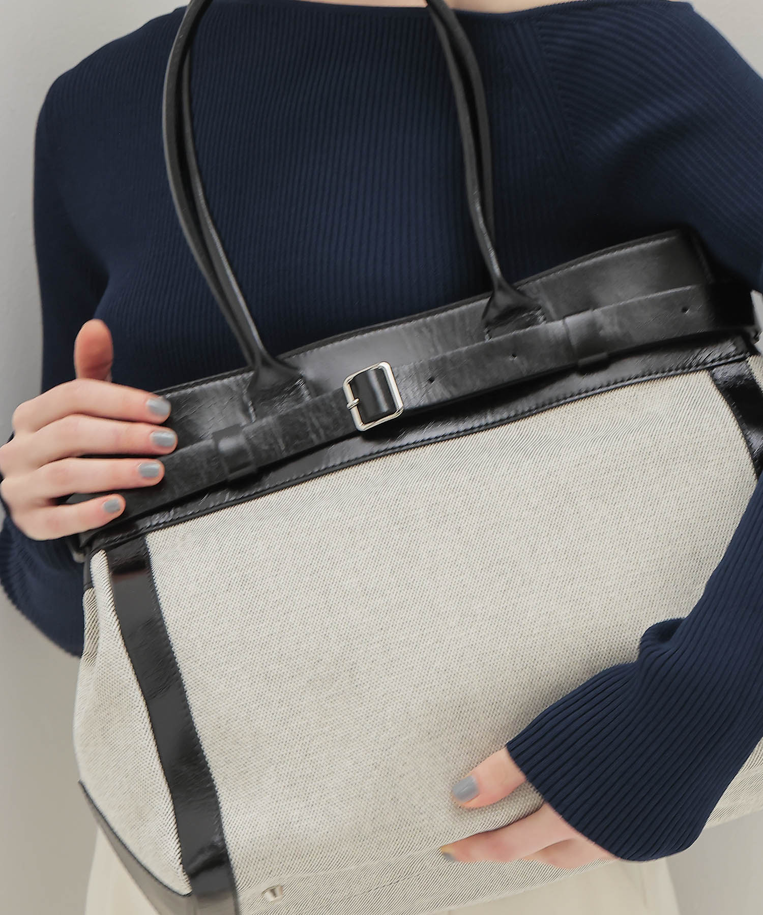 ＜CHRISTIAN VILLA＞canvas×leather belted bag
