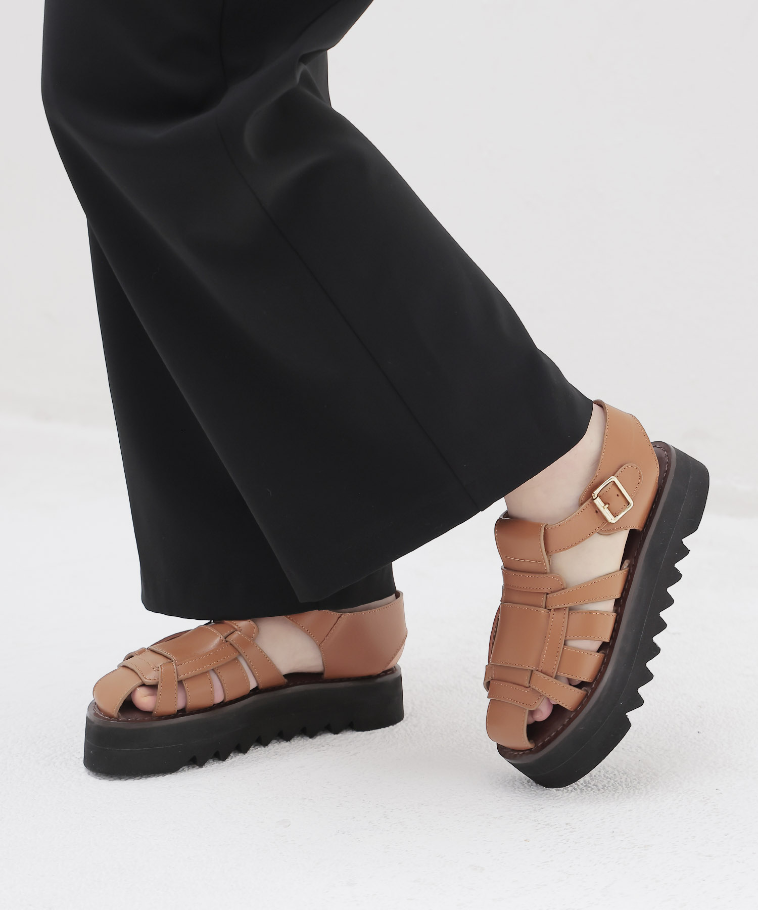＜CORSO ROMA，9＞gurkha sandals