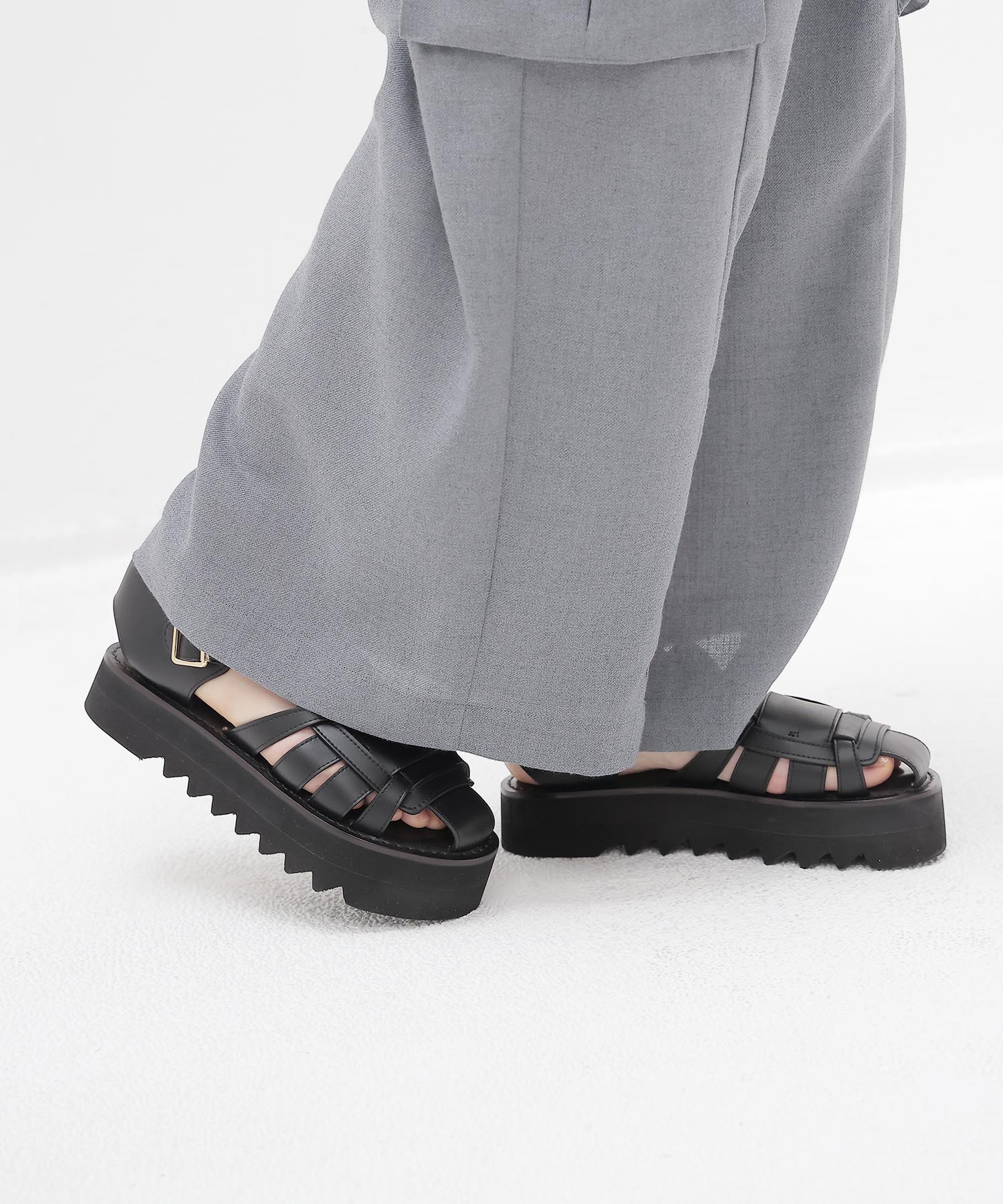 ＜CORSO ROMA，9＞gurkha sandals