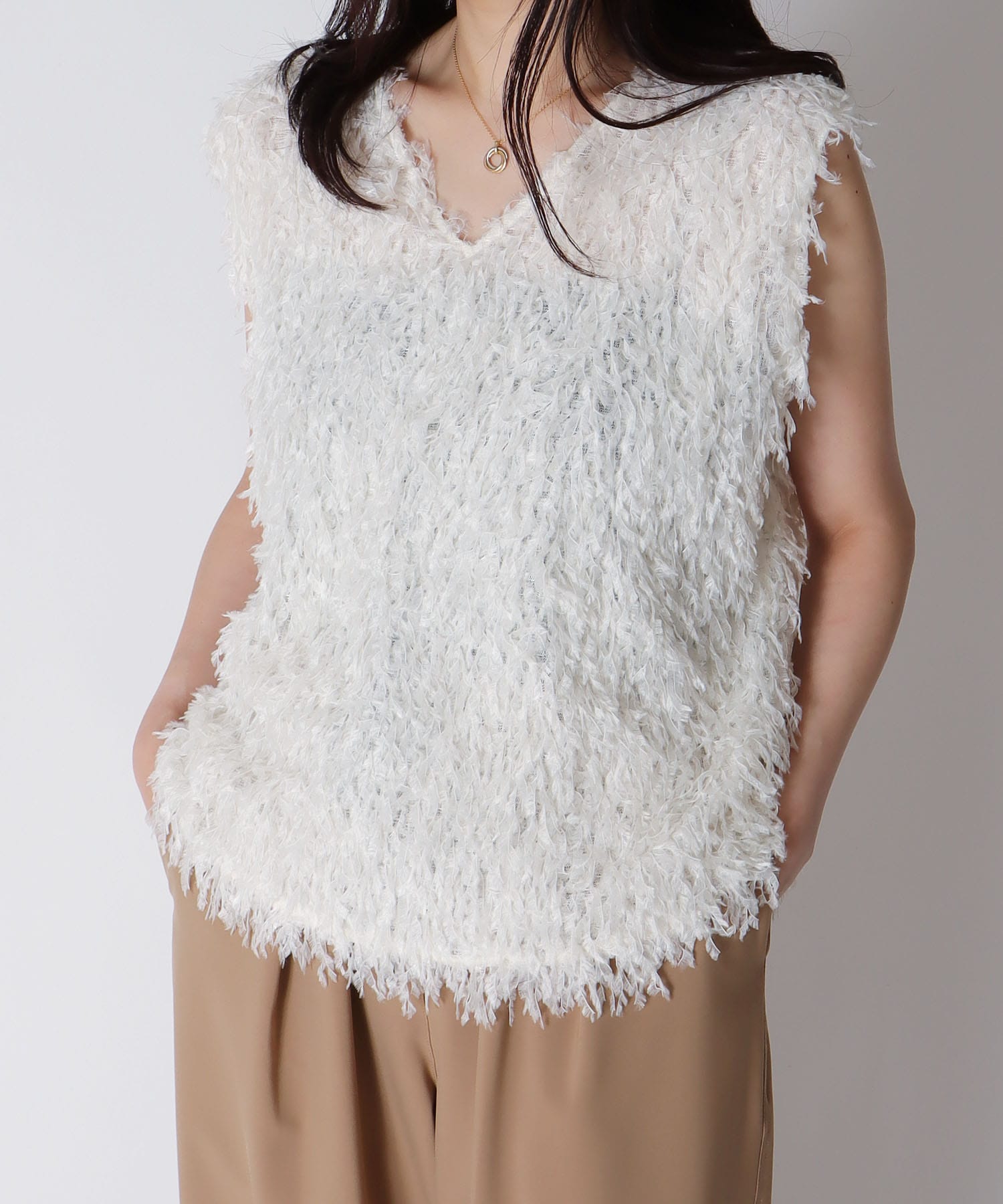 ＜B7＞feather sleeveless pull