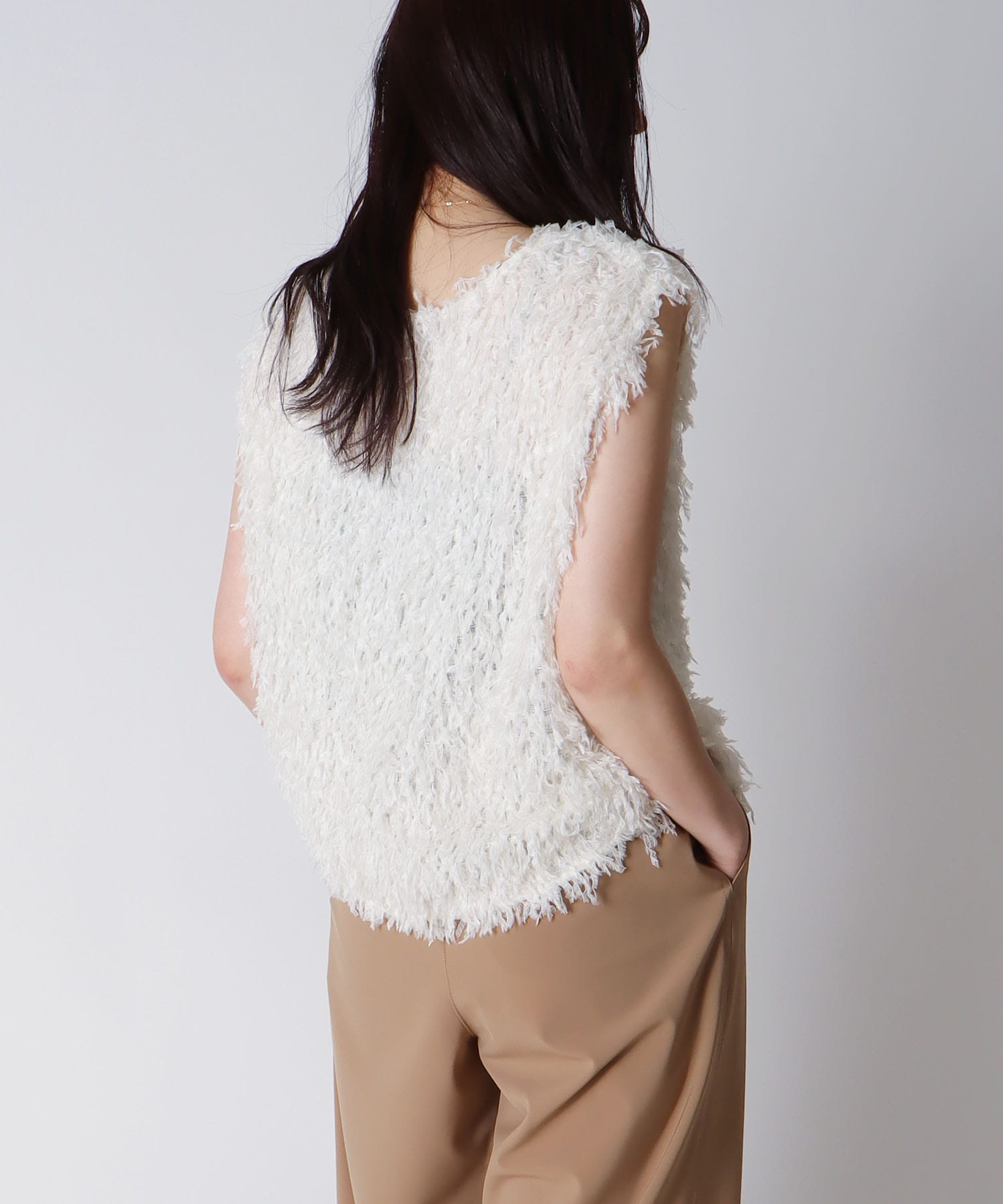 ＜B7＞feather sleeveless pull