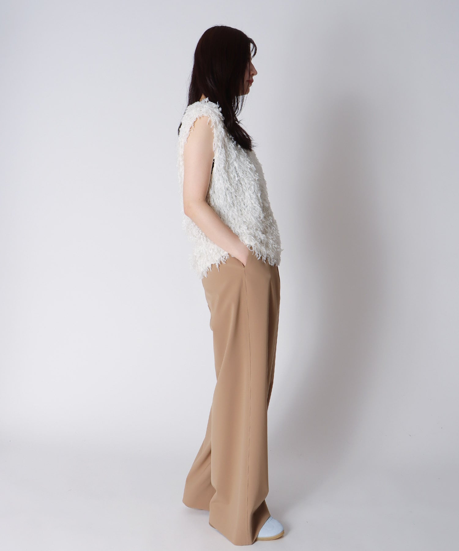 ＜B7＞feather sleeveless pull