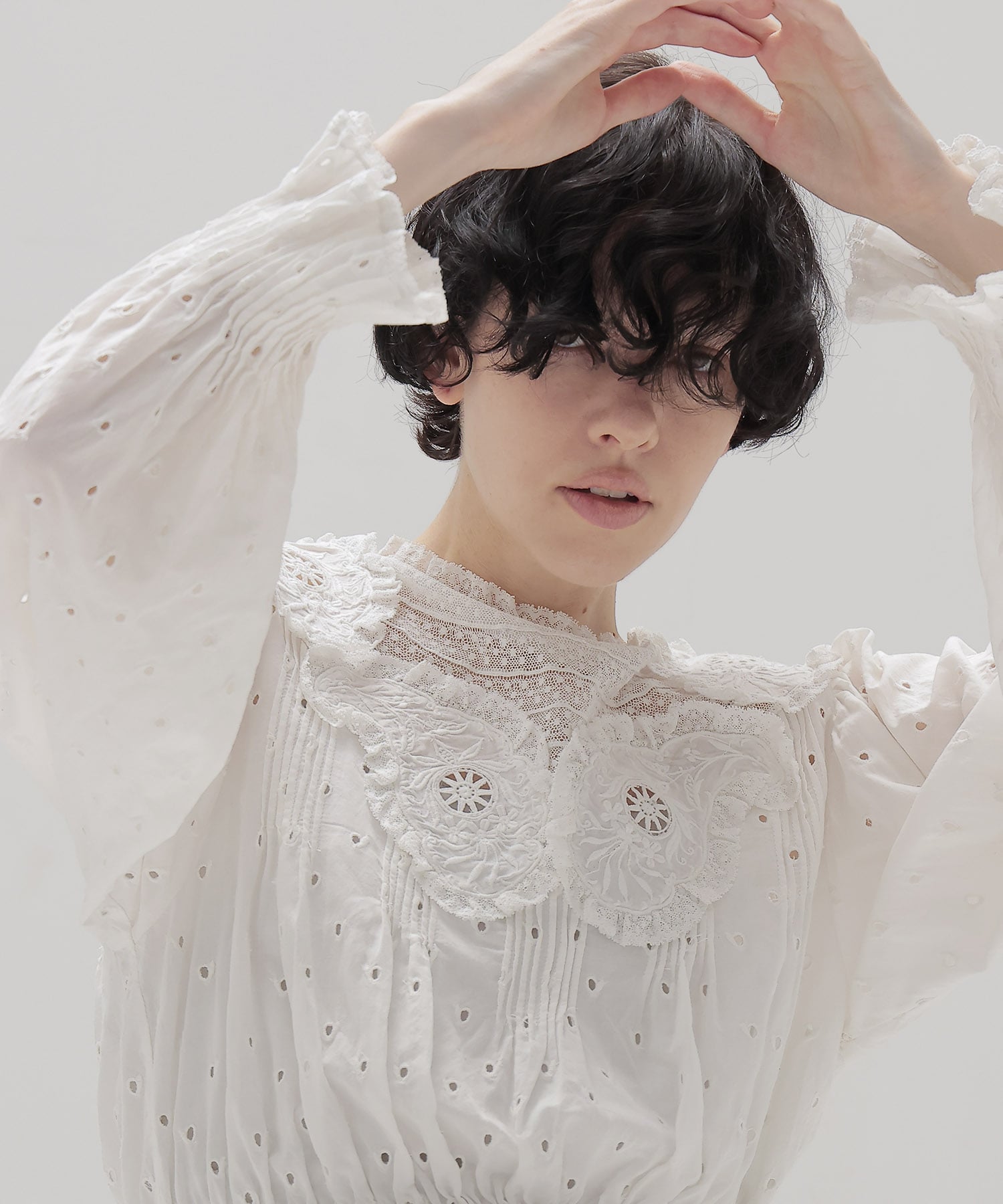 ＜VENIT＞COTTON RAYON VINTAGE LACE BLOUSE