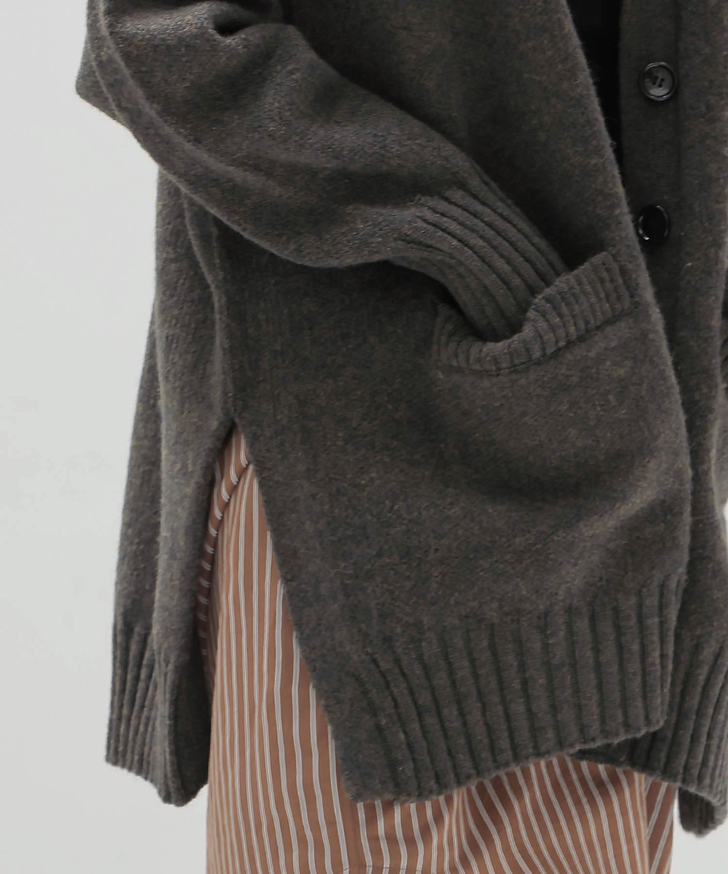 ＜VENIT＞NON MULESING WOOL CARDIGAN