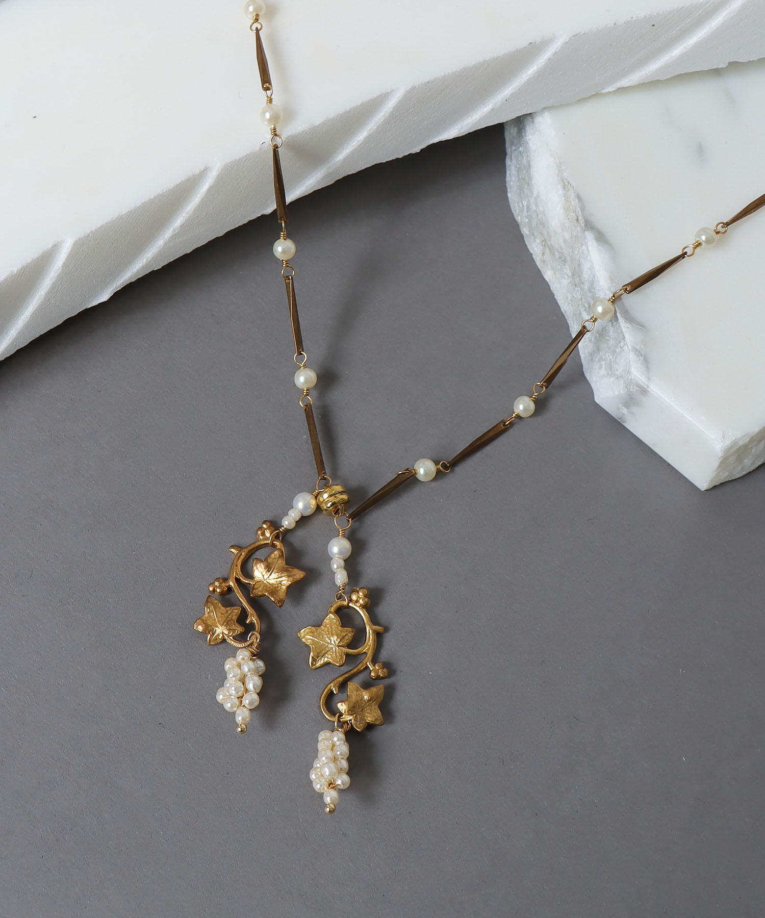 ＜monshiro＞budou nitori Lariat necklace