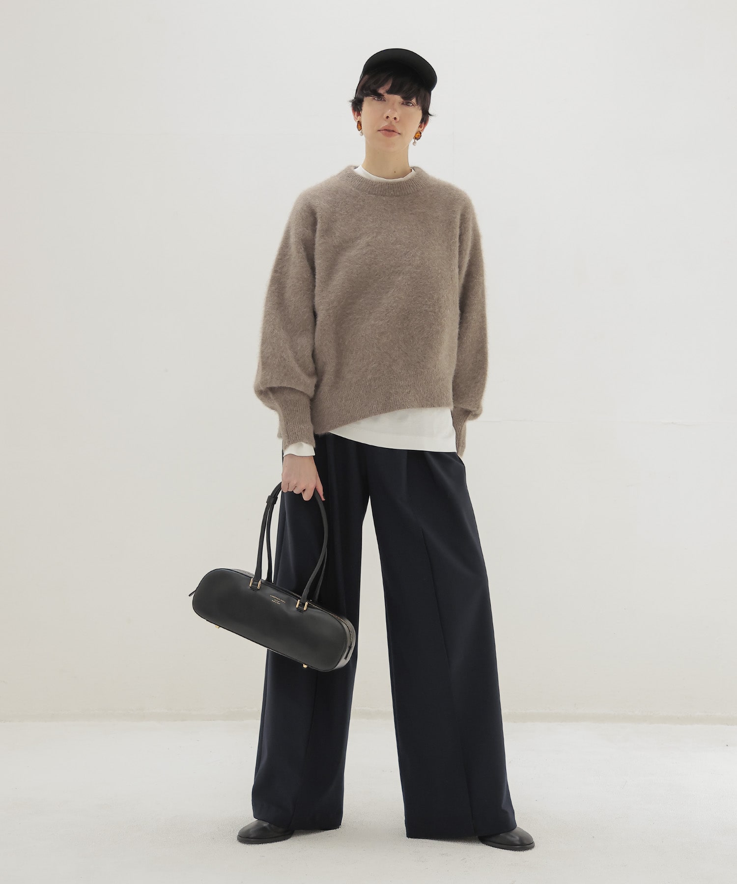 ＜CHRISTIAN VILLA＞wide square shoulder bag