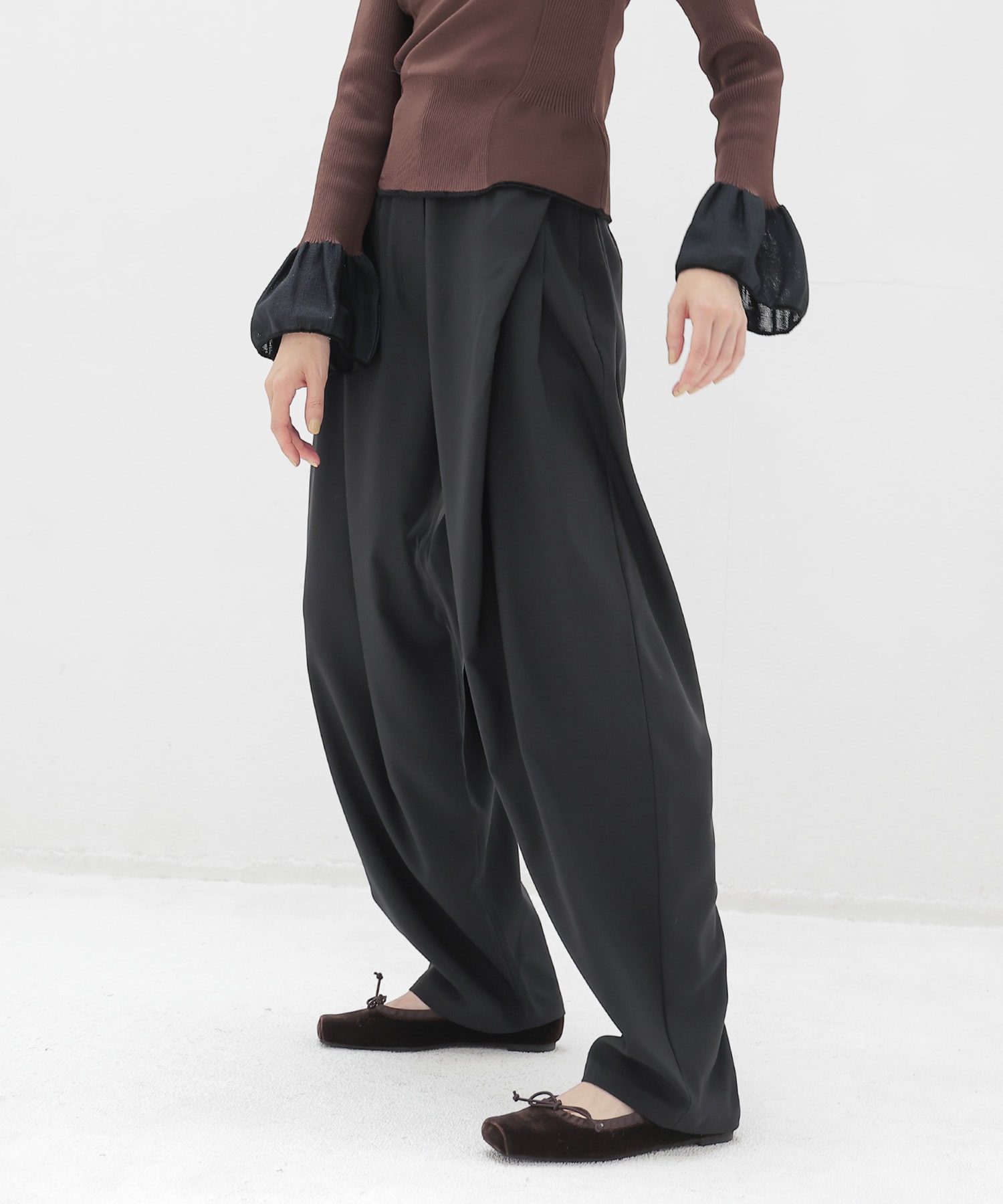 ＜ODAKHA＞flow tucked trousers