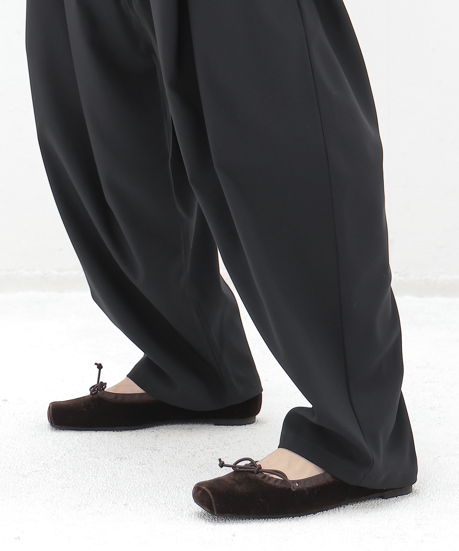 ＜ODAKHA＞flow tucked trousers