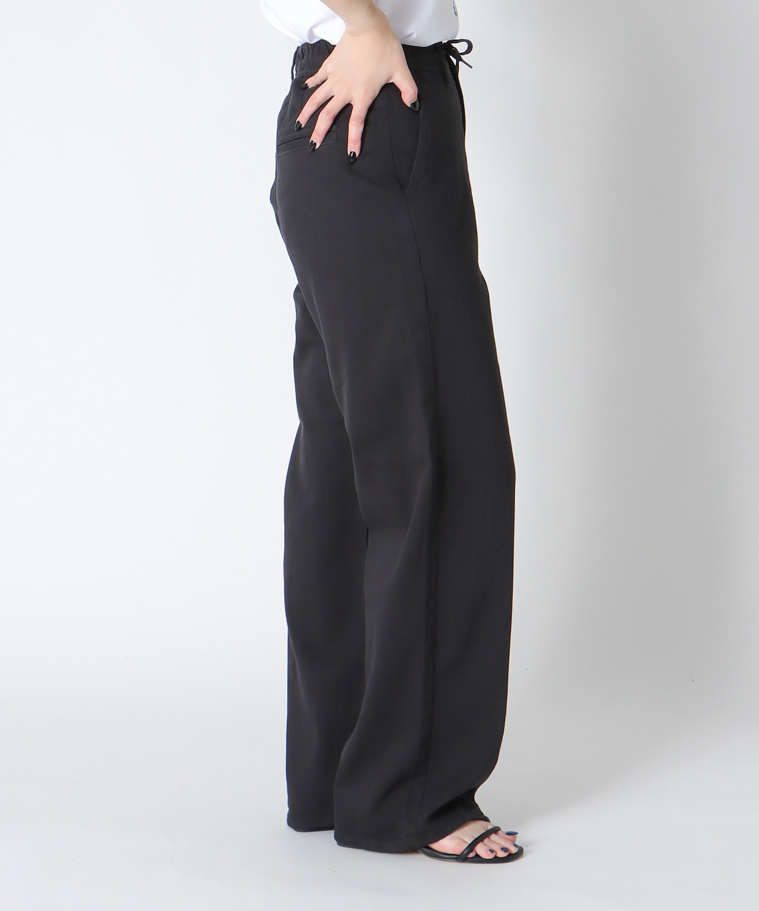 ＜YANUK＞Relax LILITH BLACK