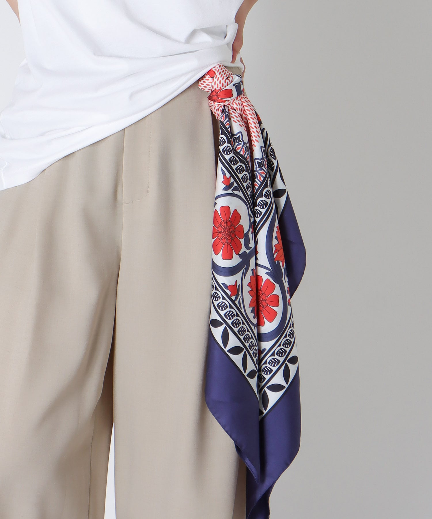 ＜MILLELA FIRENZE＞retro flower scarf