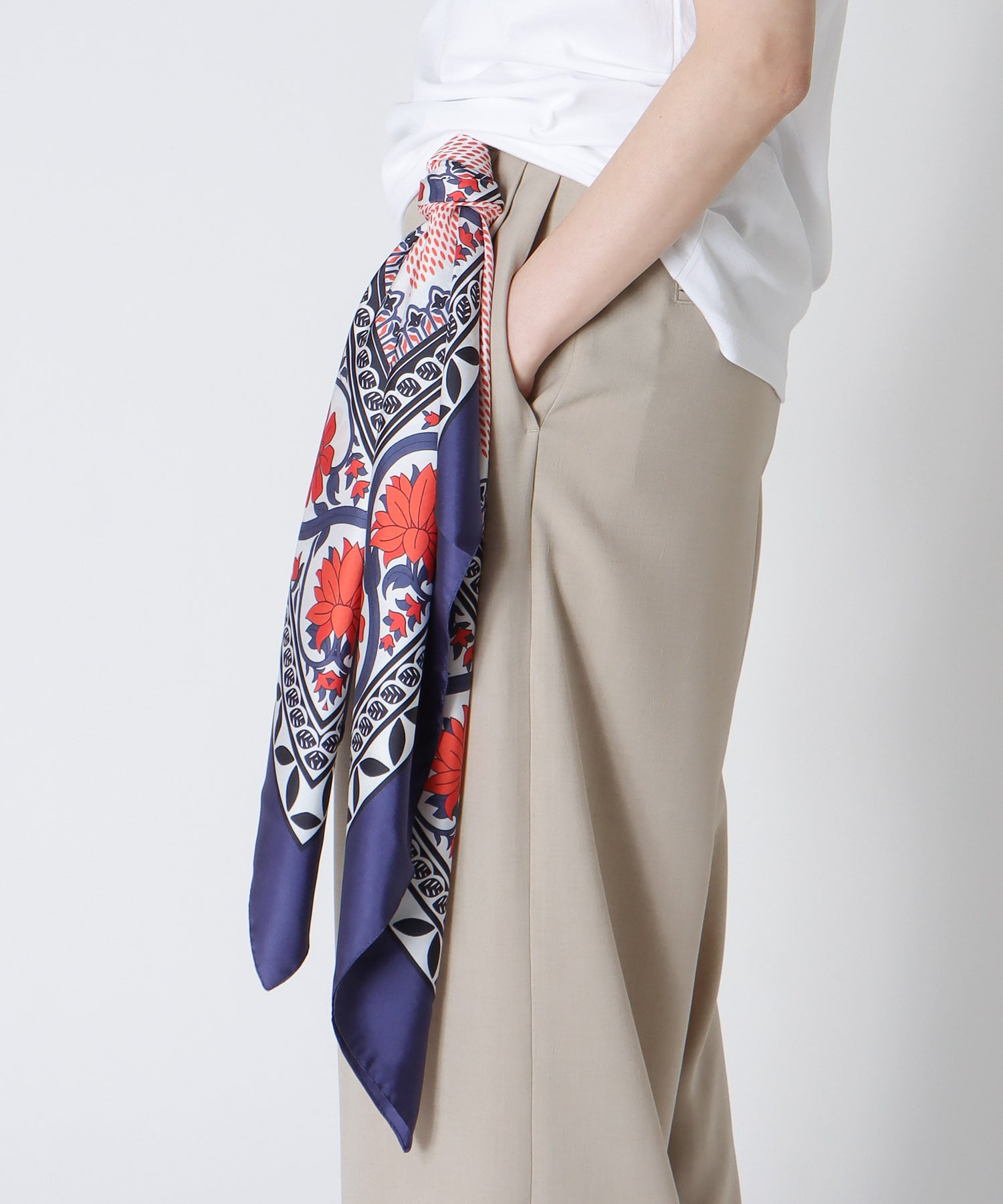 ＜MILLELA FIRENZE＞retro flower scarf
