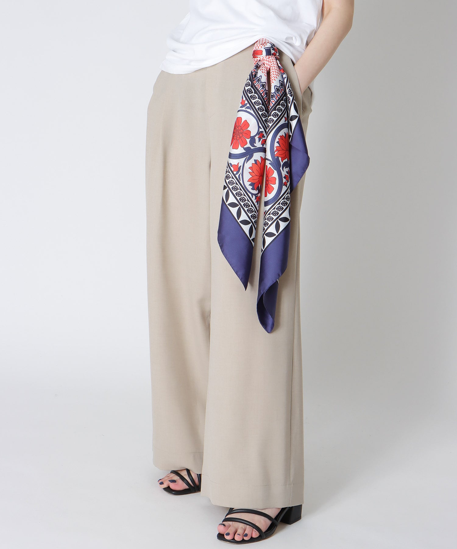 ＜MILLELA FIRENZE＞retro flower scarf