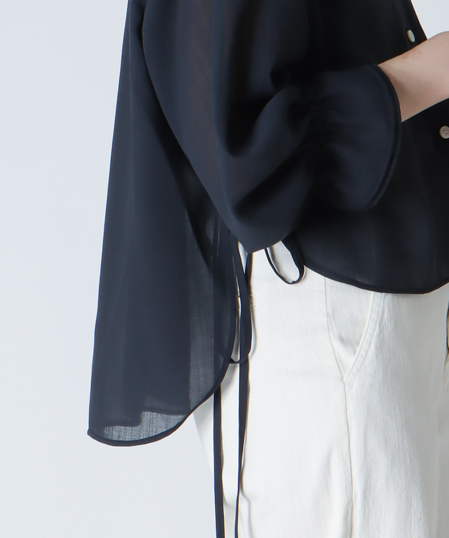 ＜B7＞tech lawn blouse
