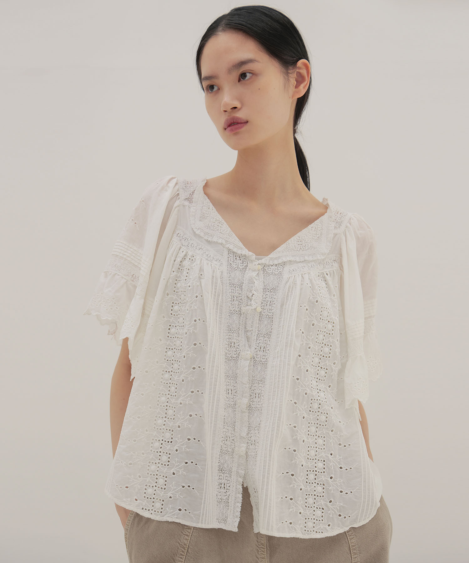 ＜VENIT＞SILK COTTON LACE EMBROIDERY BLOUSE