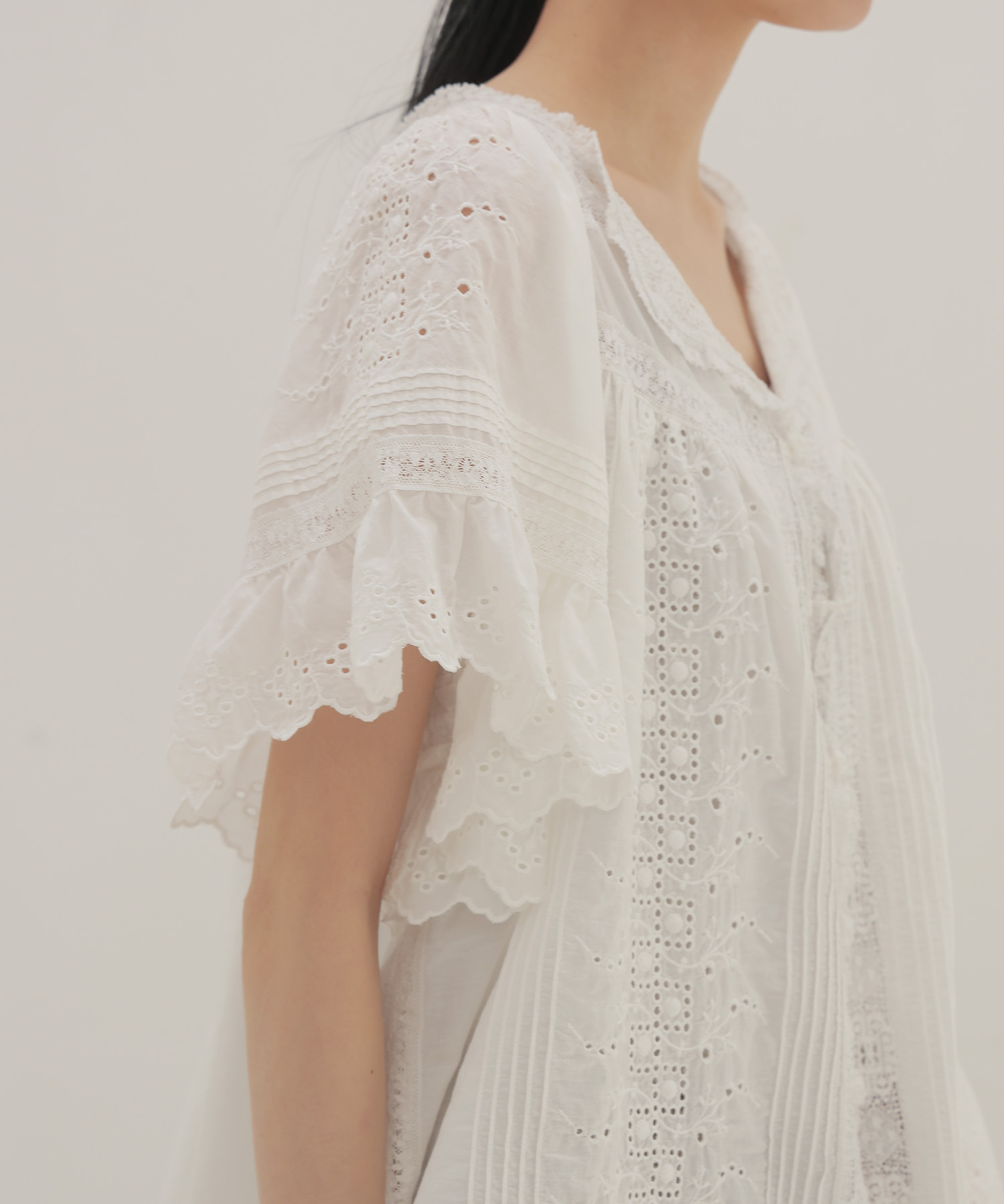 ＜VENIT＞SILK COTTON LACE EMBROIDERY BLOUSE