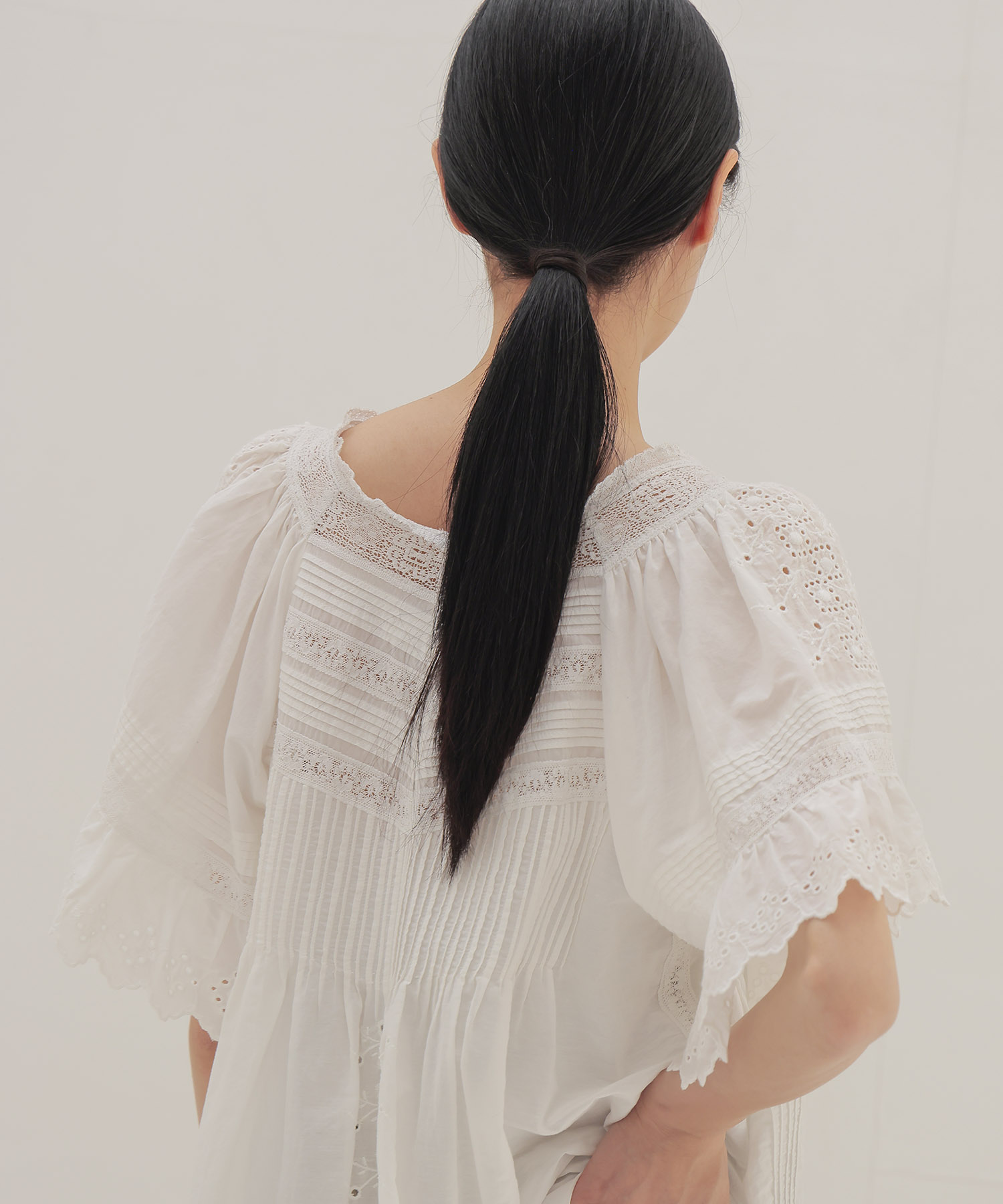 ＜VENIT＞SILK COTTON LACE EMBROIDERY BLOUSE