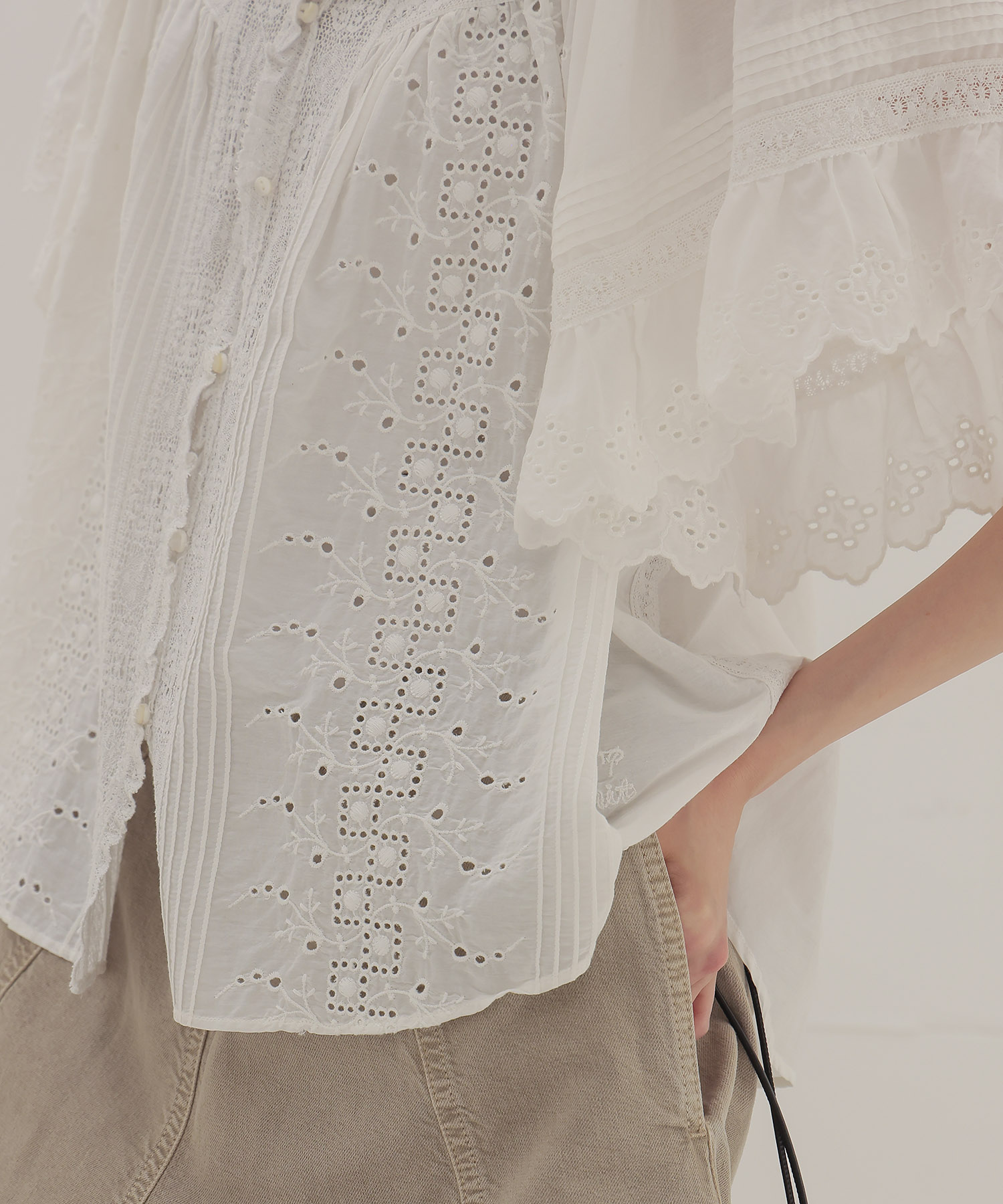 ＜VENIT＞SILK COTTON LACE EMBROIDERY BLOUSE