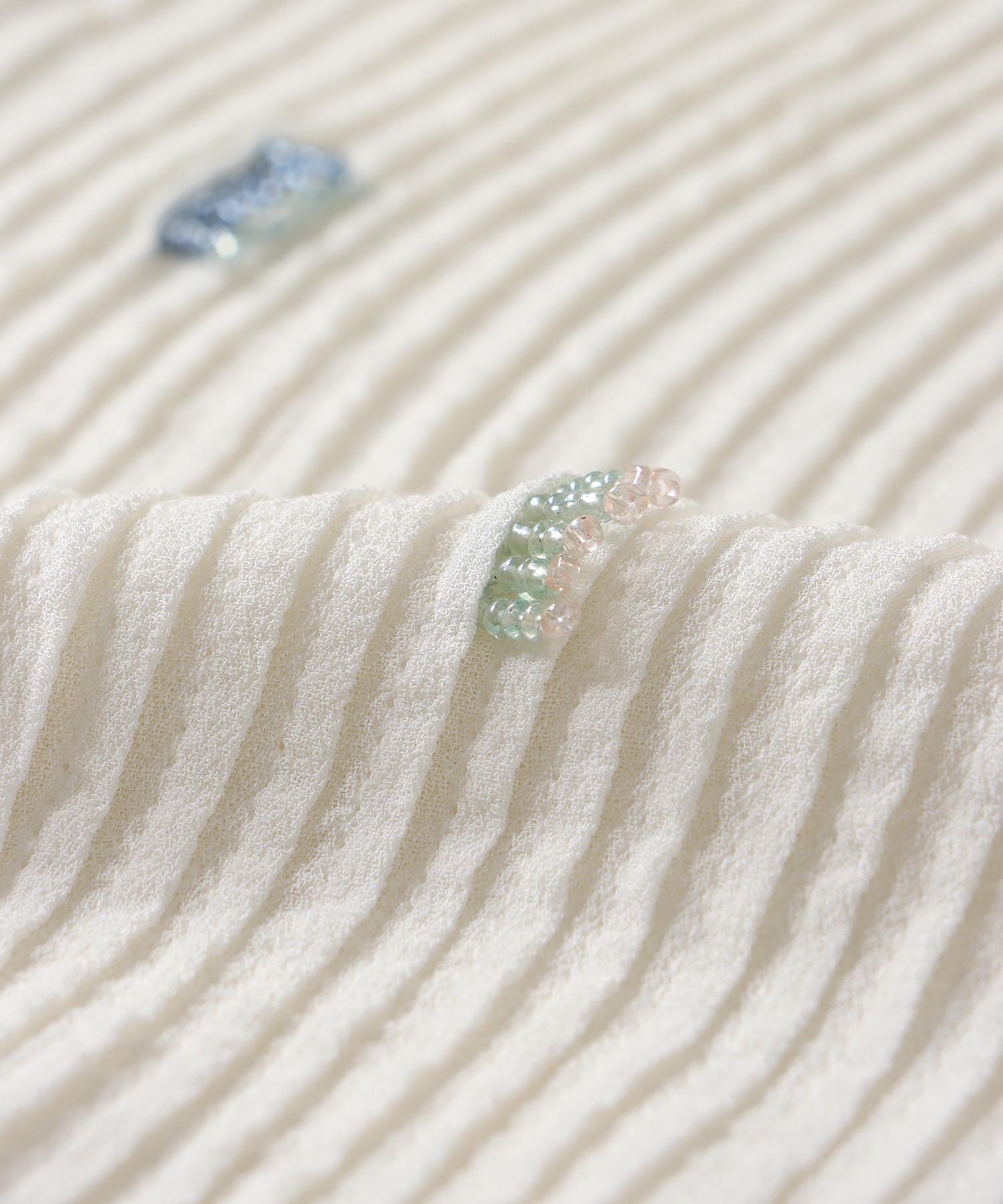 ＜VENIT＞PIN TUCK BEADS EMBROIDERY PULL