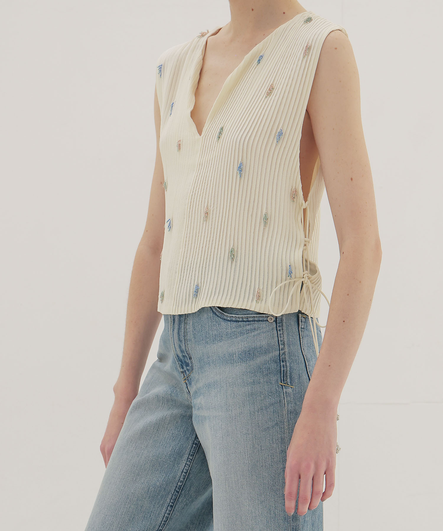 ＜VENIT＞PIN TUCK BEADS EMBROIDERY PULL