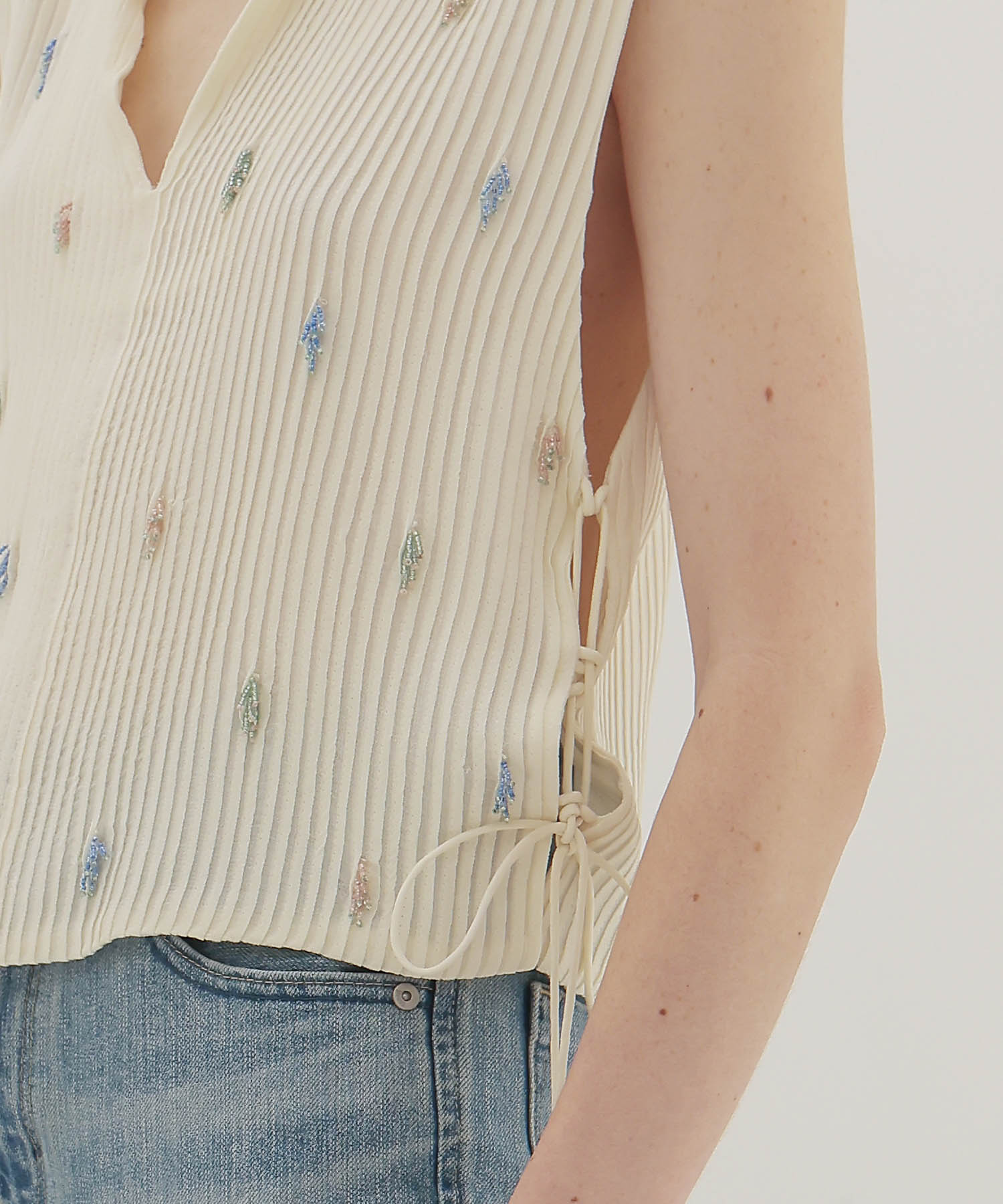 ＜VENIT＞PIN TUCK BEADS EMBROIDERY PULL