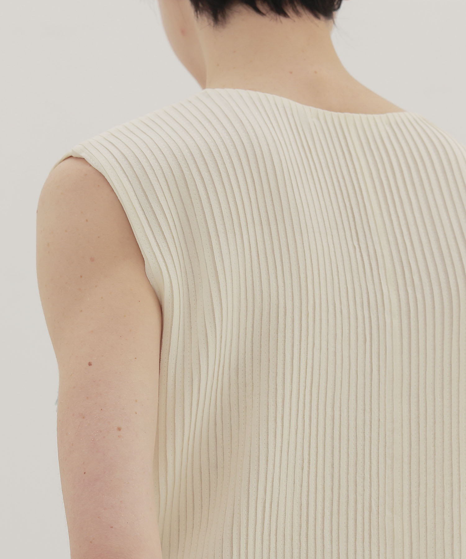 ＜VENIT＞PIN TUCK BEADS EMBROIDERY PULL