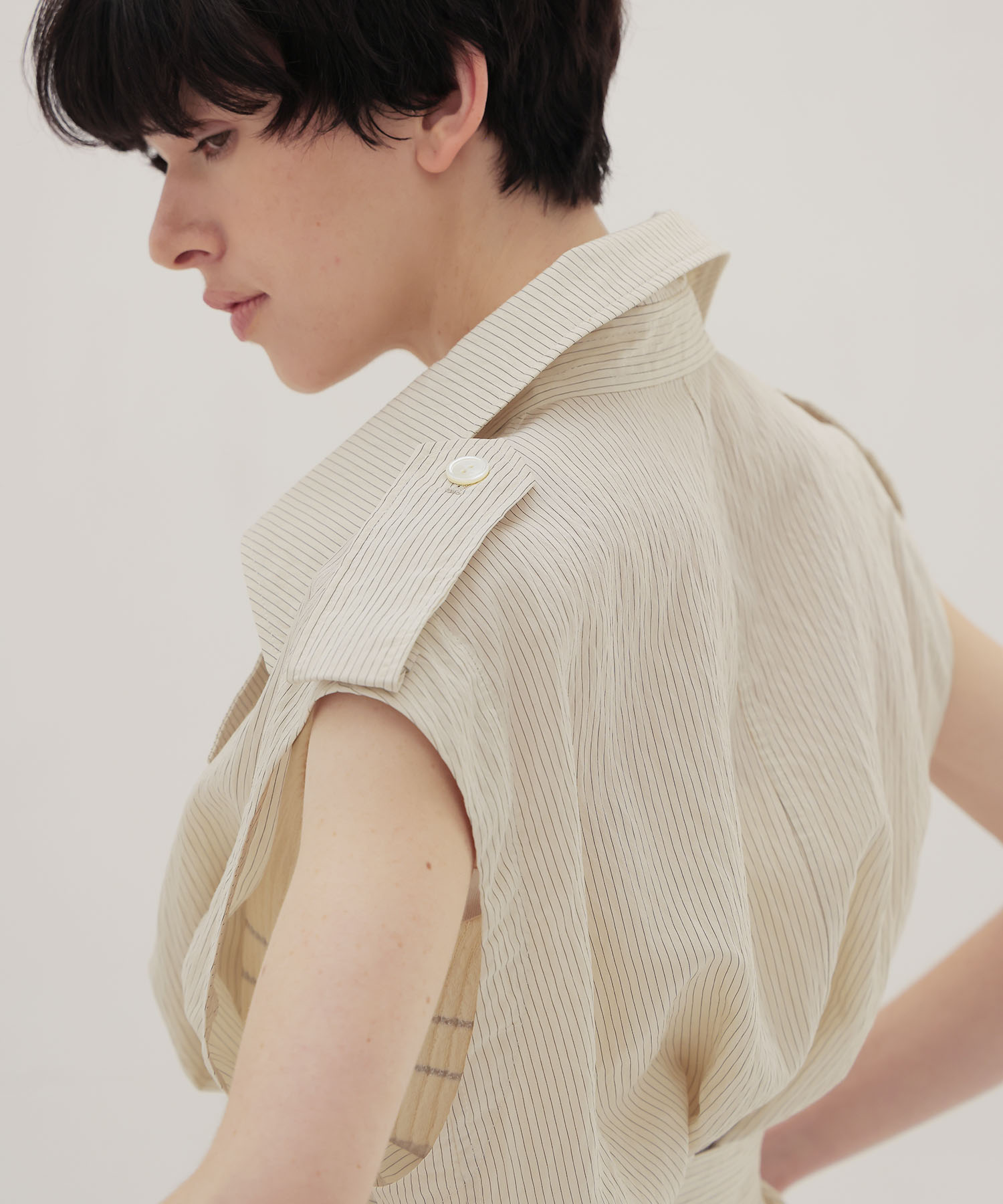 ＜VENIT＞SHORT TRENCH JACKET