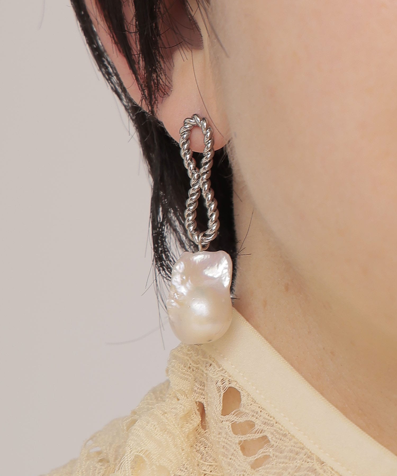 ＜ADER.bijoux＞TORSION pearl pierce