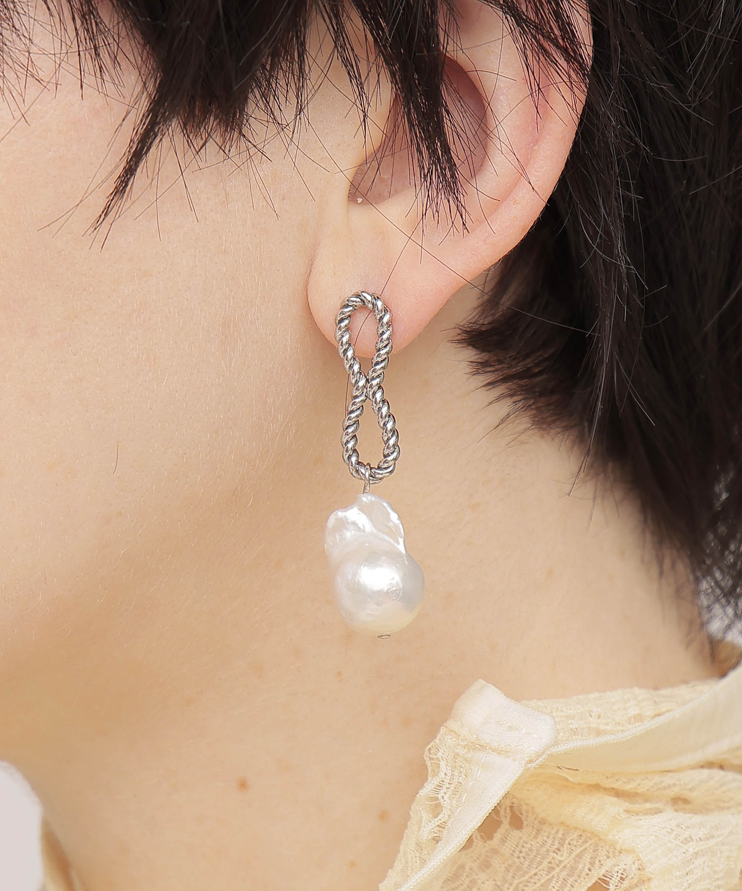 ＜ADER.bijoux＞TORSION pearl pierce