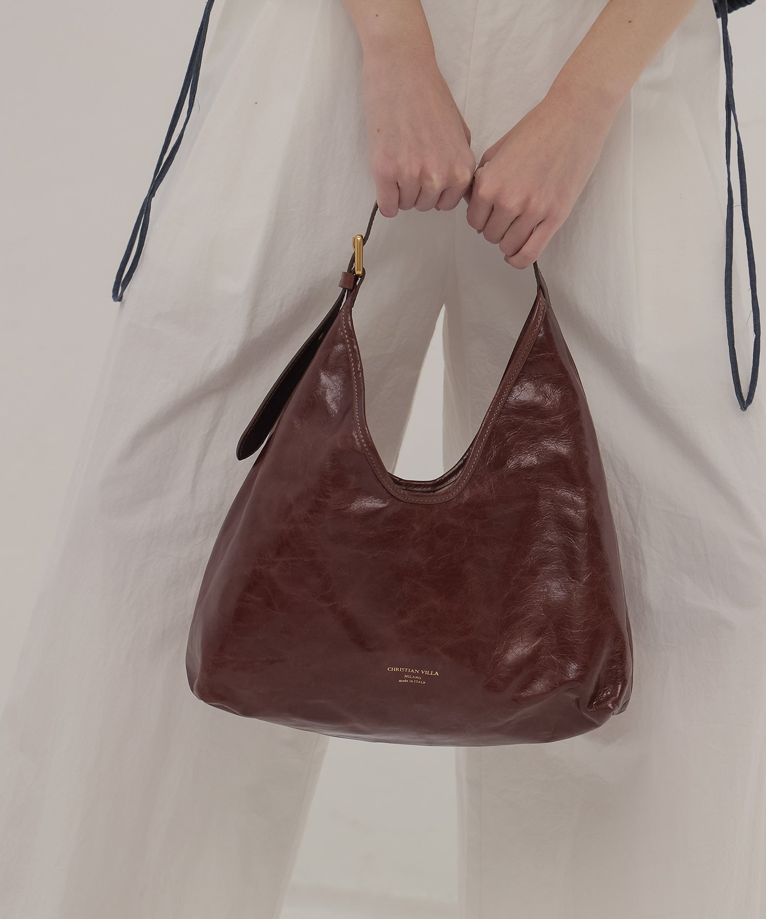 ＜CHRISTIAN VILLA＞gloss leather top handle bag