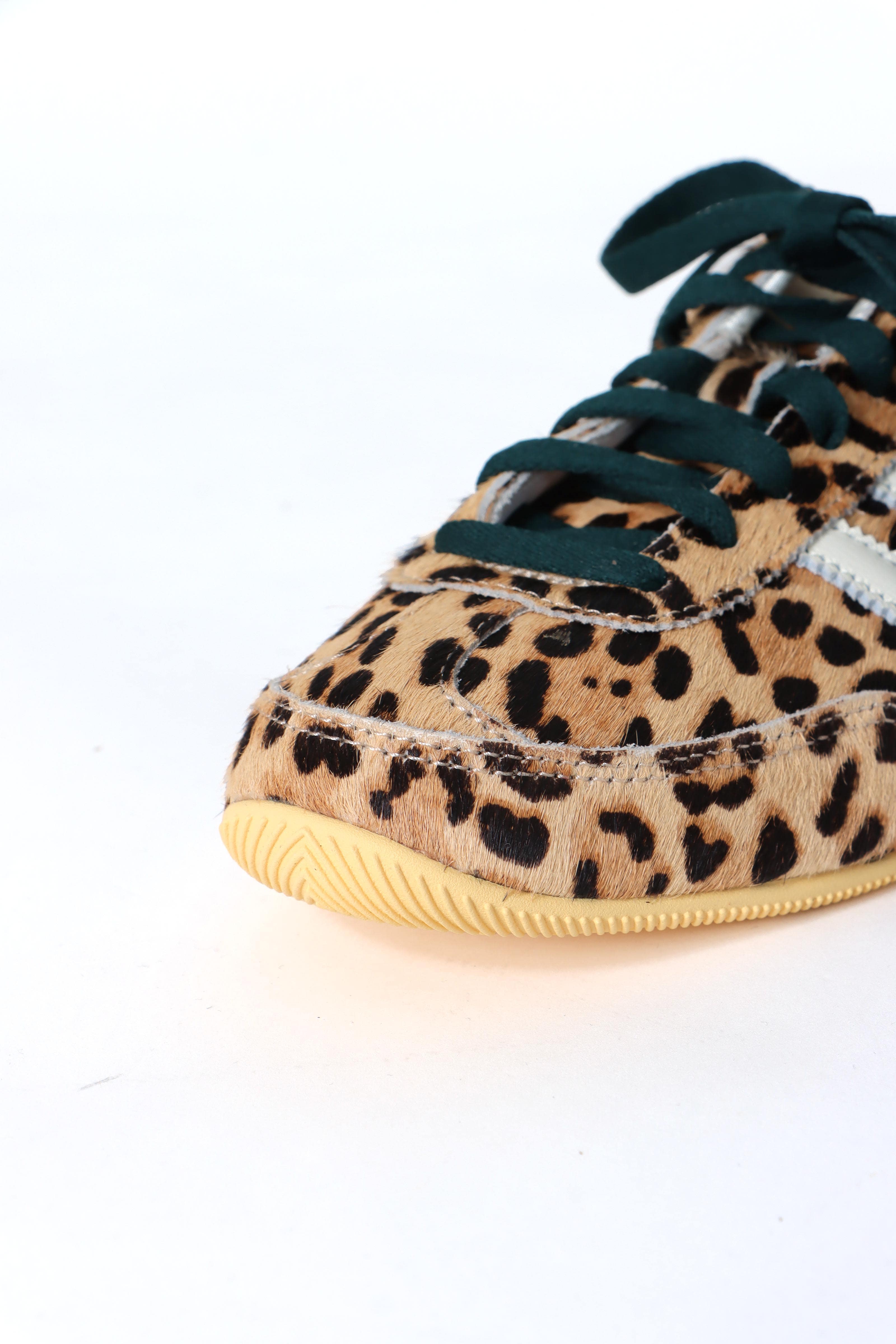 ＜adidas originals＞JAPAN W