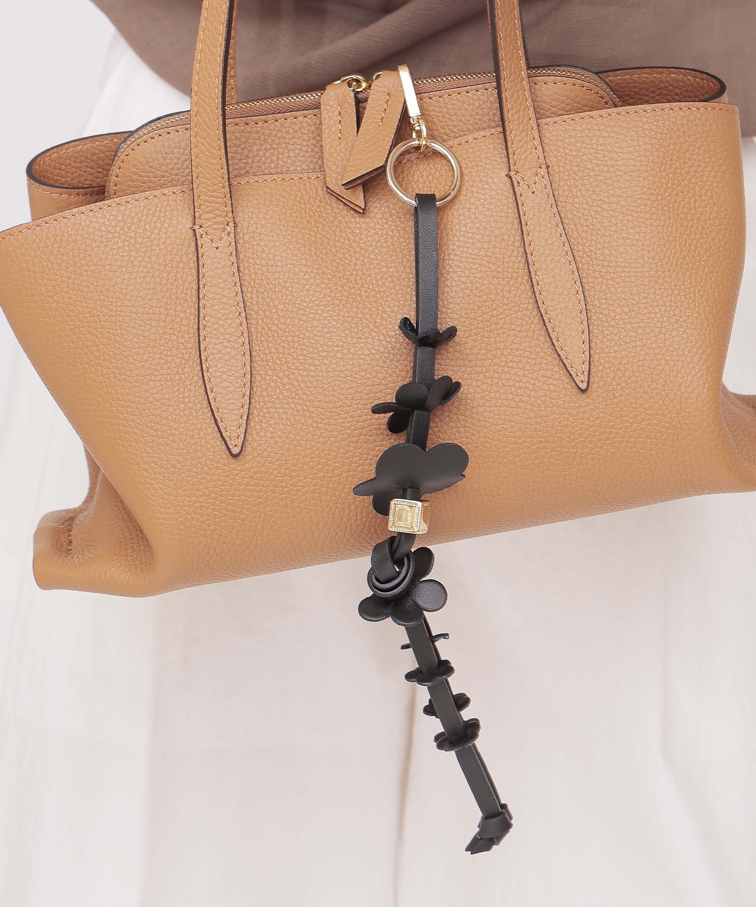 ＜LORISTELLA＞leather flower charm