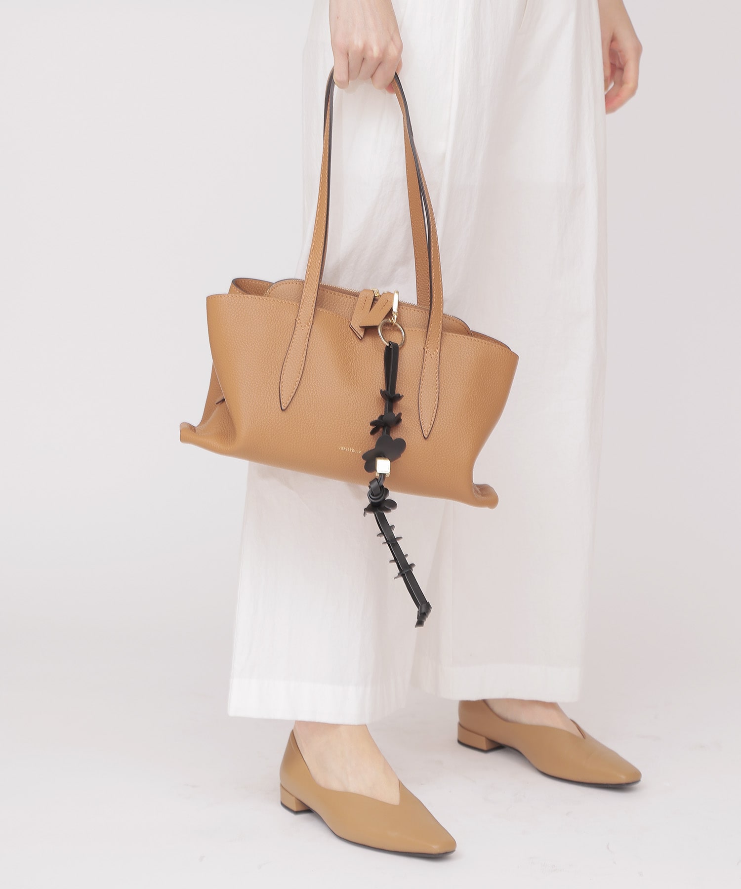 ＜LORISTELLA＞leather flower charm