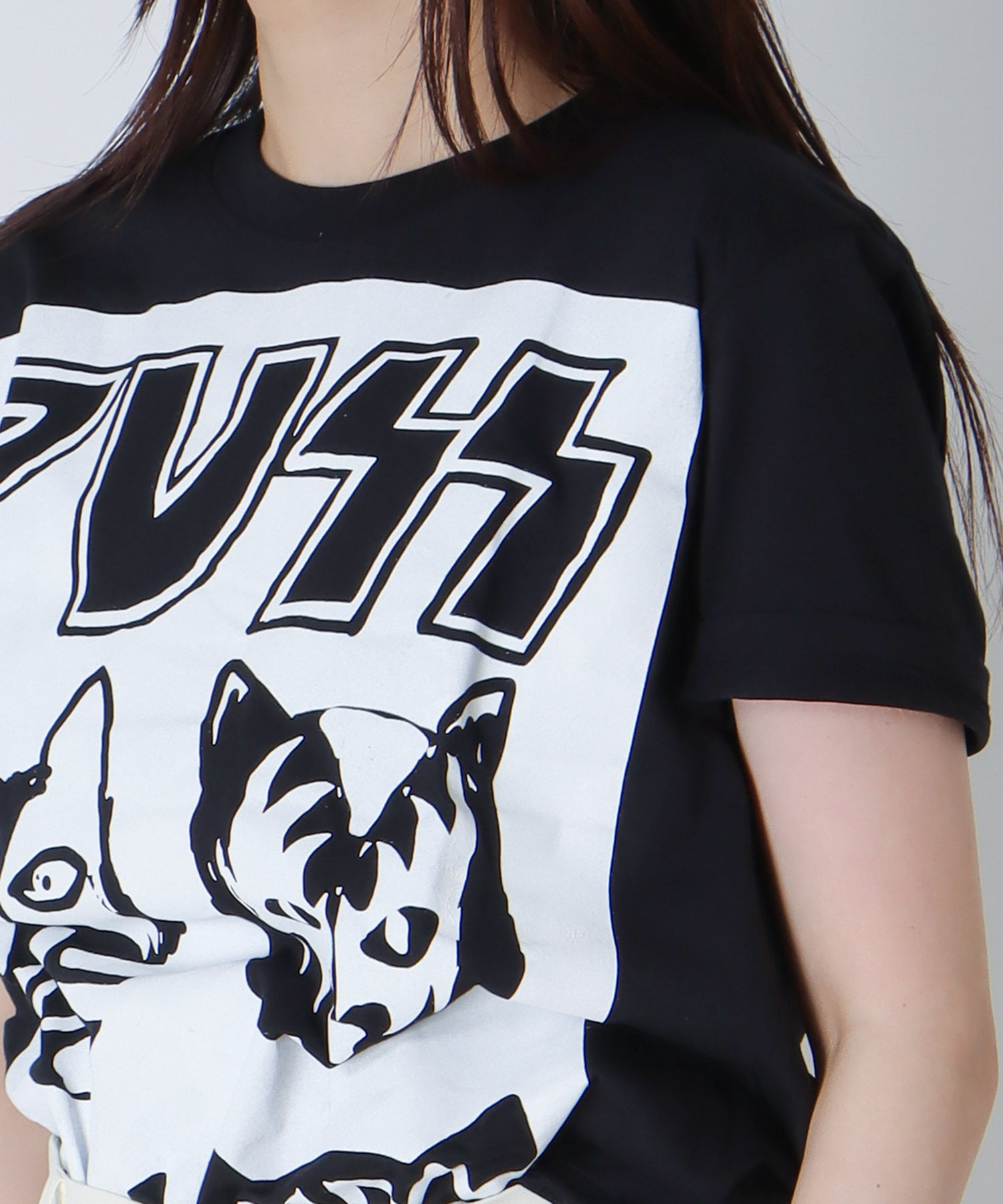 ＜BLACK SCORE＞KISS PUSS TEE