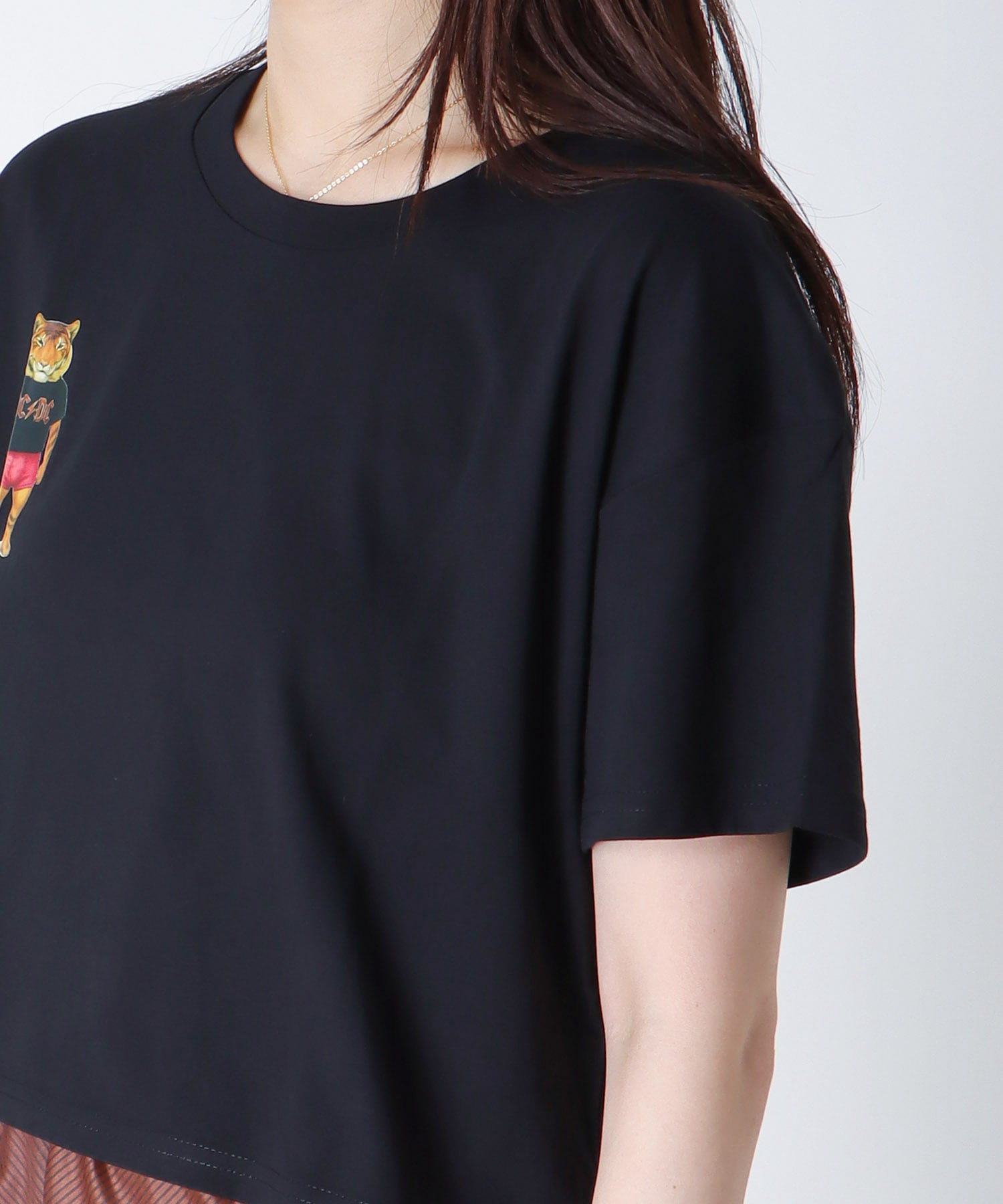 ＜BLACK SCORE＞TIGER ACDC MINI CROPPED TEE