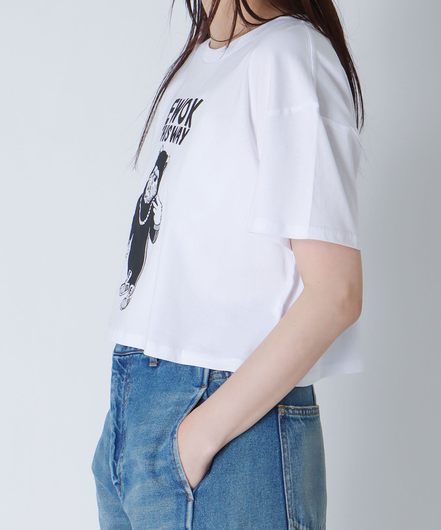 ＜BLACK SCORE＞EWOK CROPPED TEE