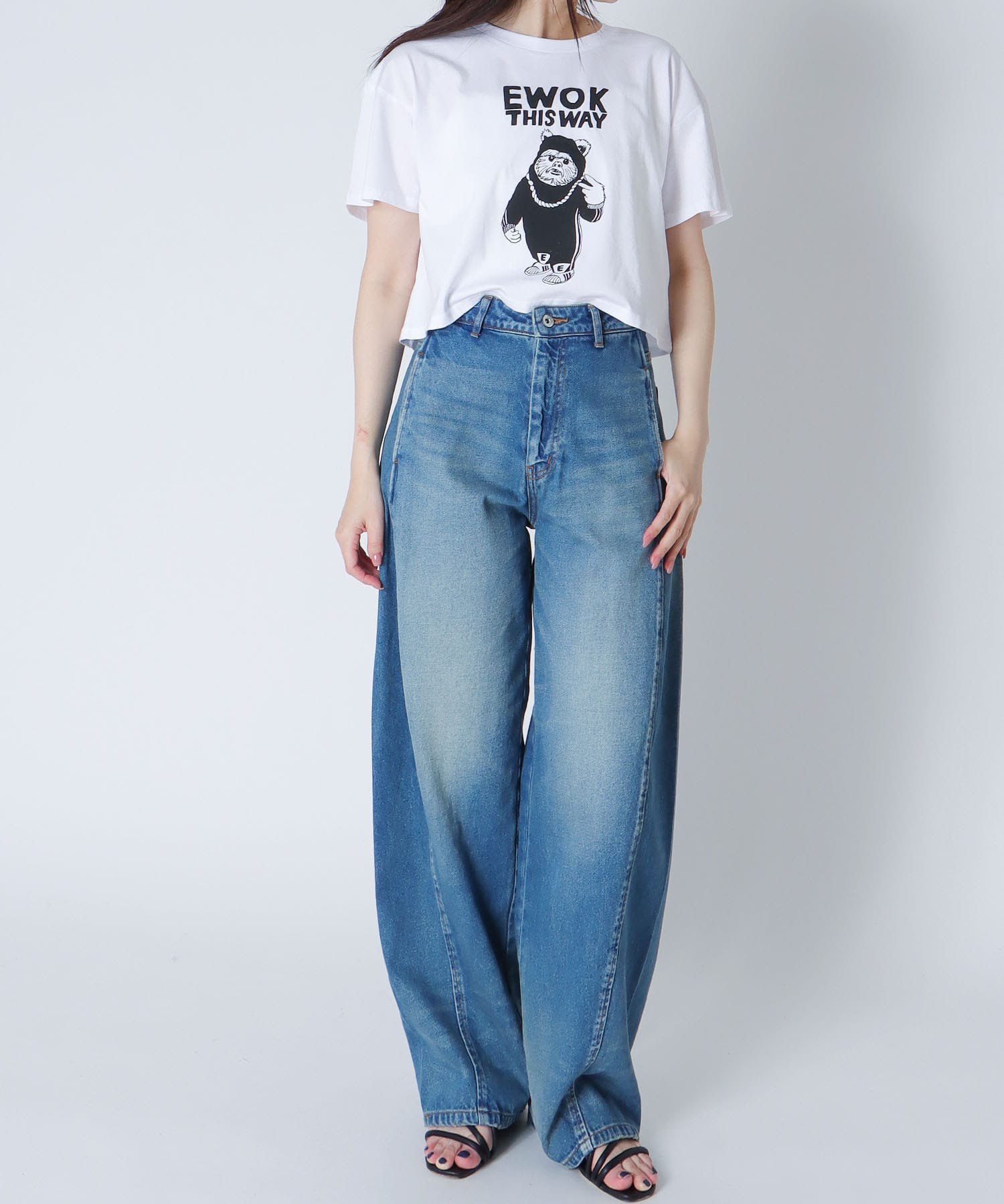 ＜BLACK SCORE＞EWOK CROPPED TEE