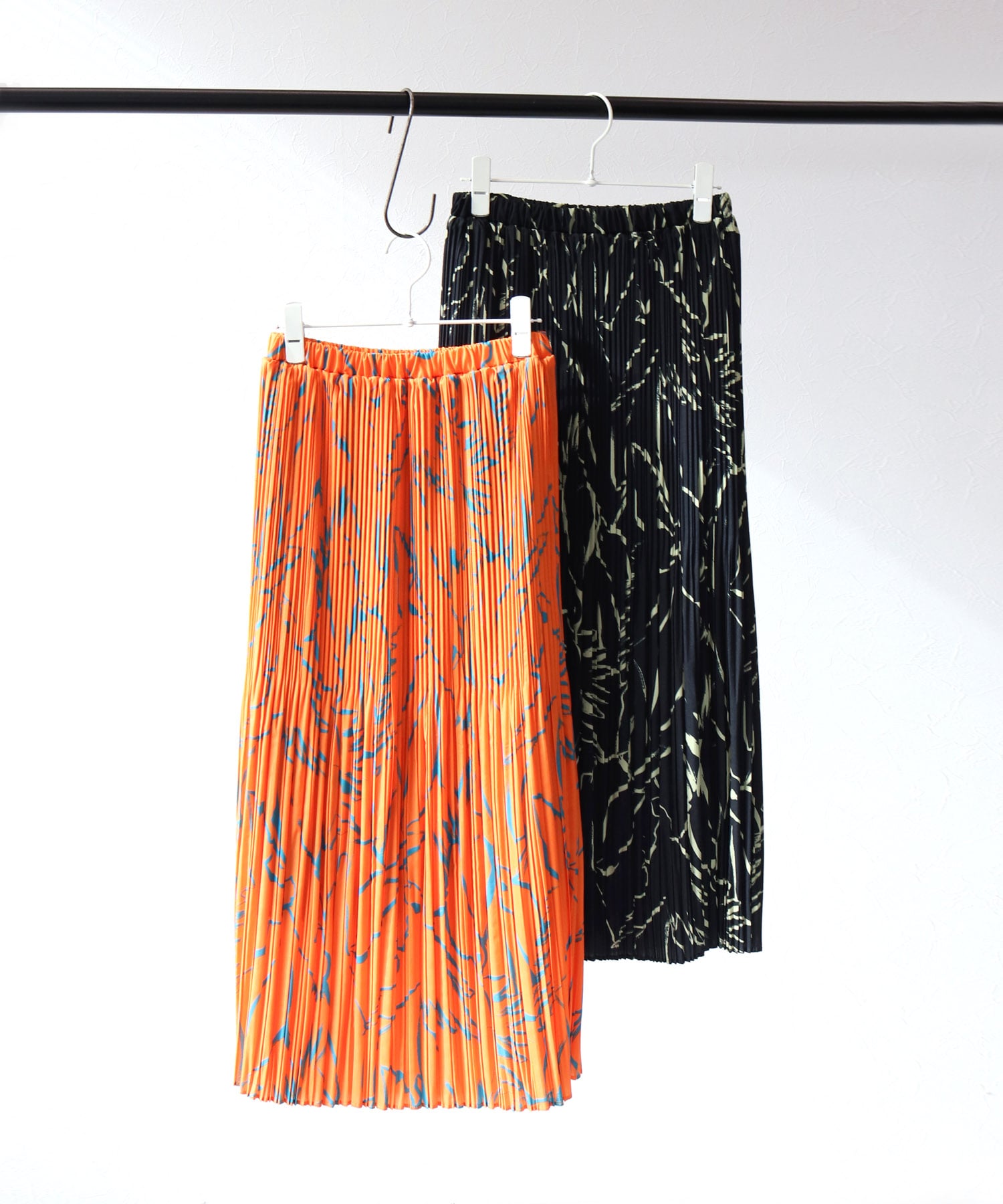 ＜Sugar Rose＞line art print pleats skirt