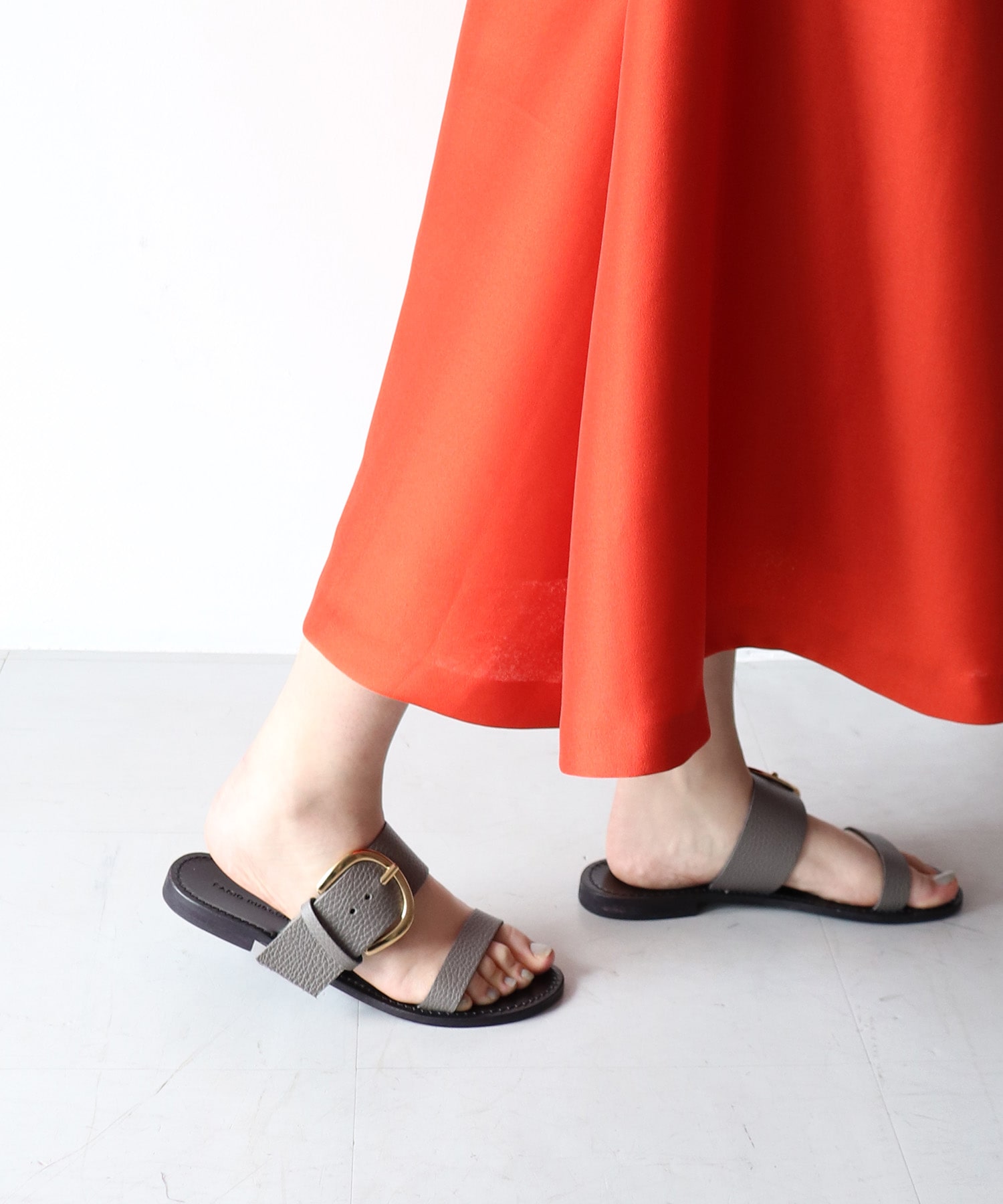＜FABIO RUSCONI＞ PALU round toe buckle motif sandal