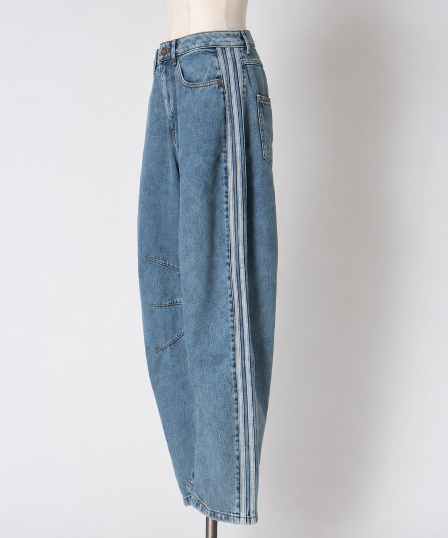 【adidas Originals/アディダスオリジナルス】SST LOOSE DENIM PANTS