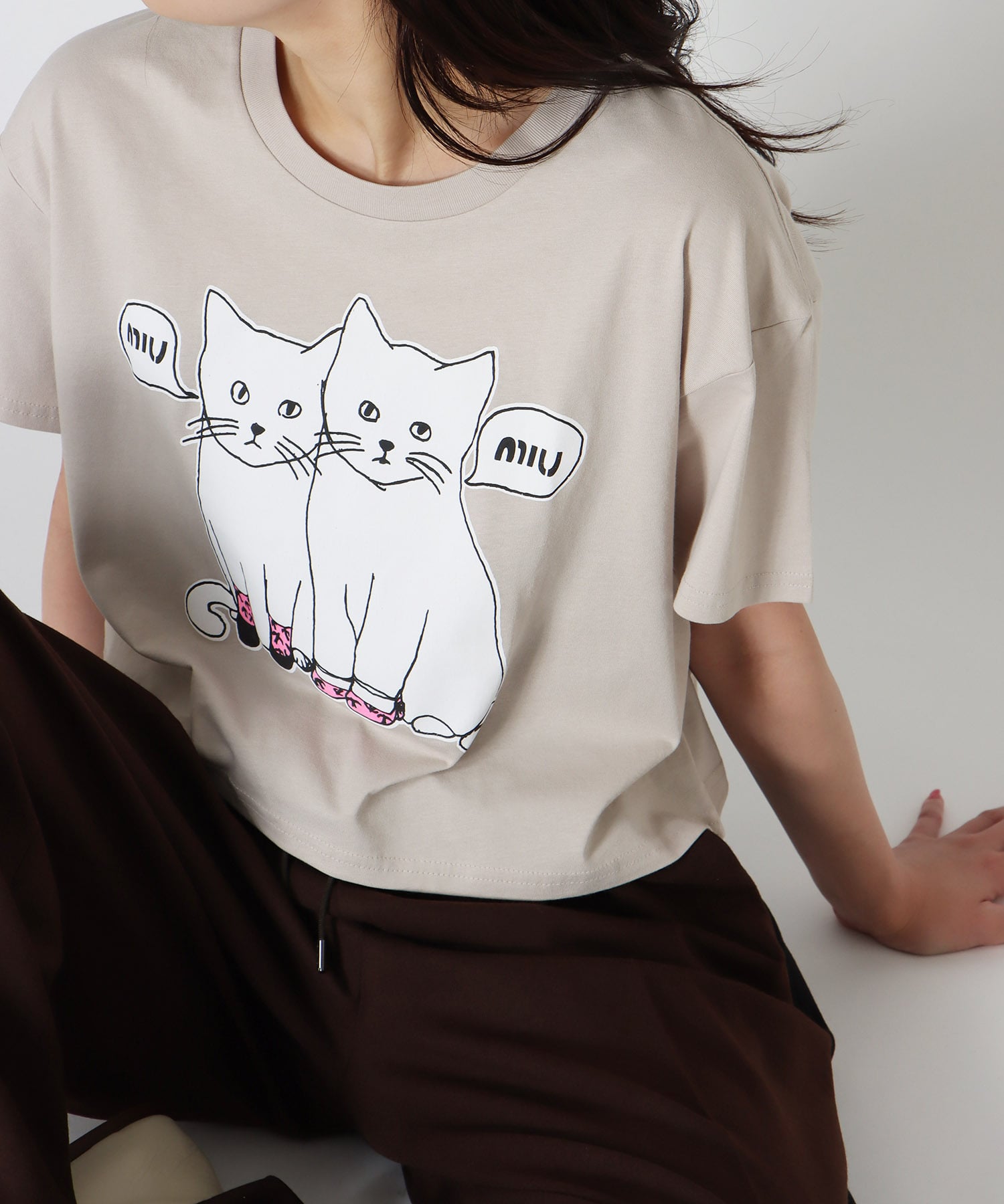 ＜BLACK SCORE＞MIU MIU CATS CROPPED TEE
