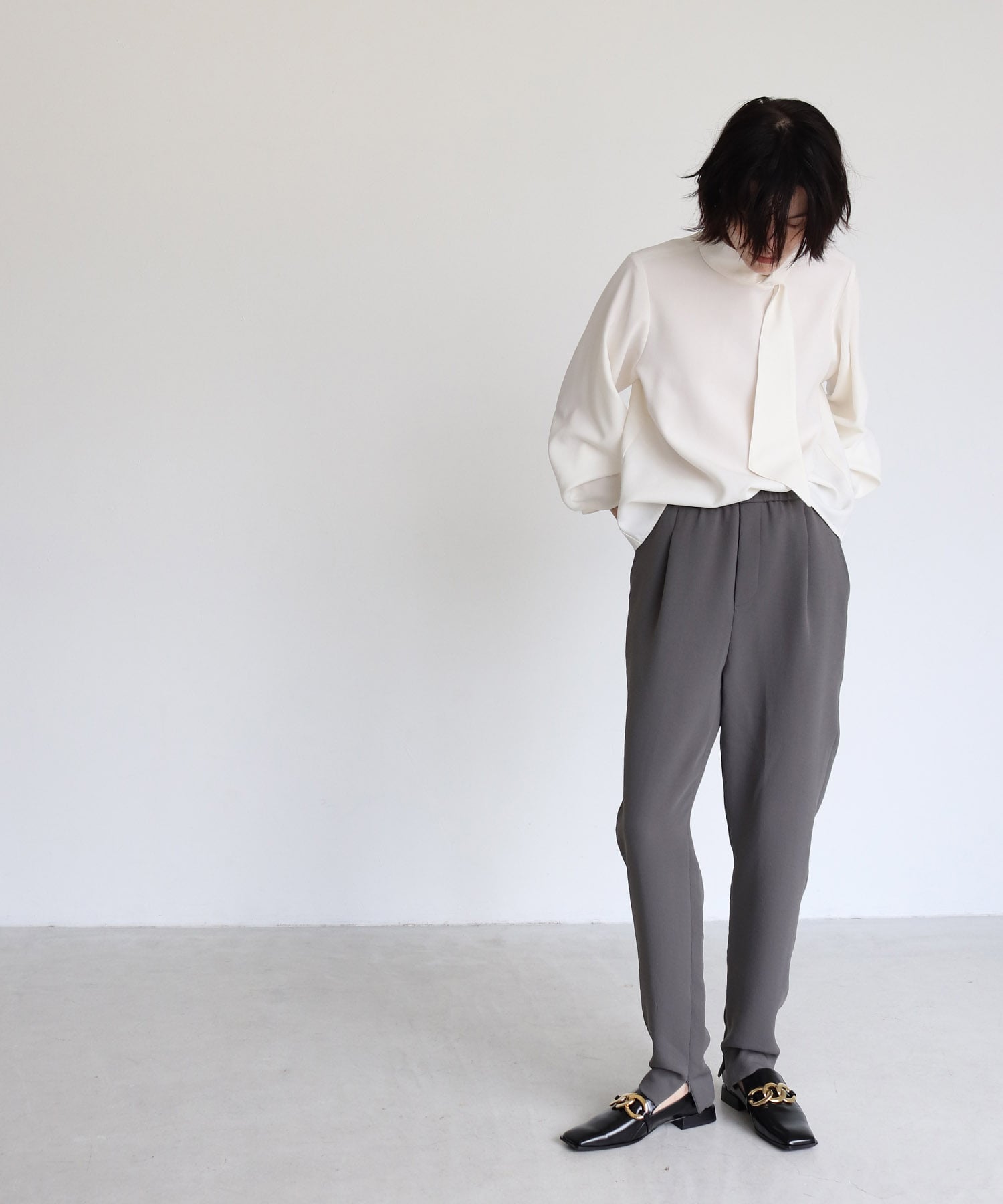 staple shrink slit pants